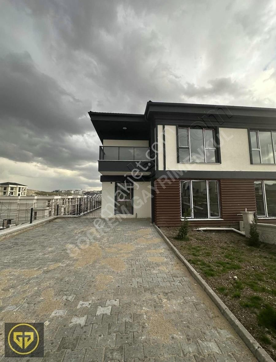 Yeni Bağlıcada 4+2 Sıfır Lüx Villa Harika Konumda Fırsat