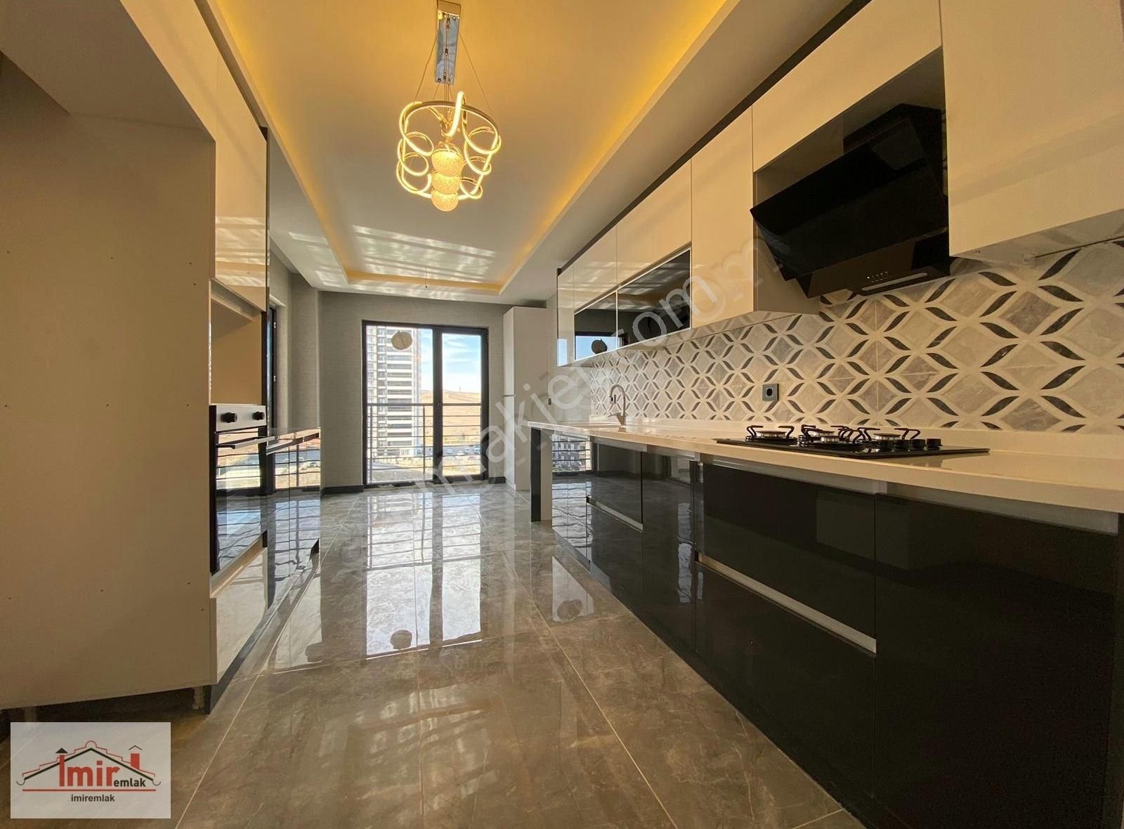 İmir Emlak'tan Fatih Mah Sıfır 4+1 170m2 8.kat K.otoparklı Site