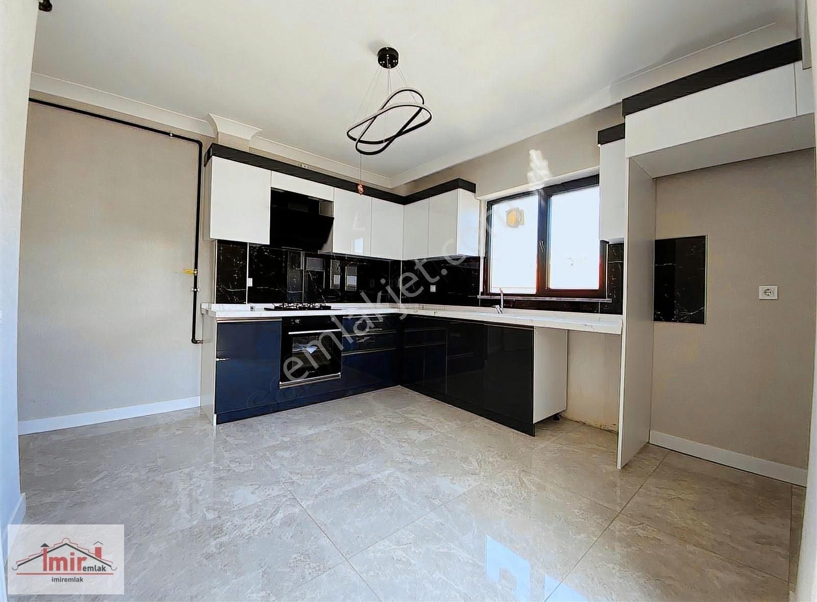 İmir Emlak Ofisinden 3+1 120m2 3.kat Sıfır Asansörlü Daire
