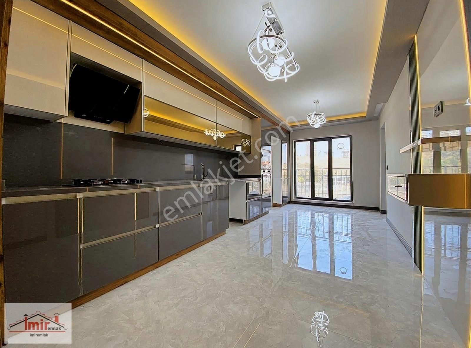 İmir Emlak'tan 4+1 190m2 Protokol Yol Yakınında Süper Daire