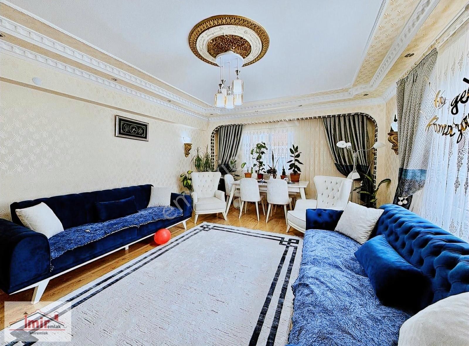 İmir Emlak'tan Merkez'de 3+1 E.banyolu K.otoparklı Yapılı Daire