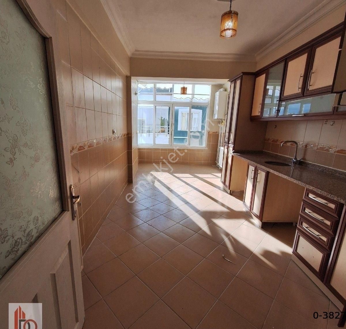 Fırtsat Daire ,merkezi Konumda , Güney Cephe,üst Kat, Kat Mülkiyetli