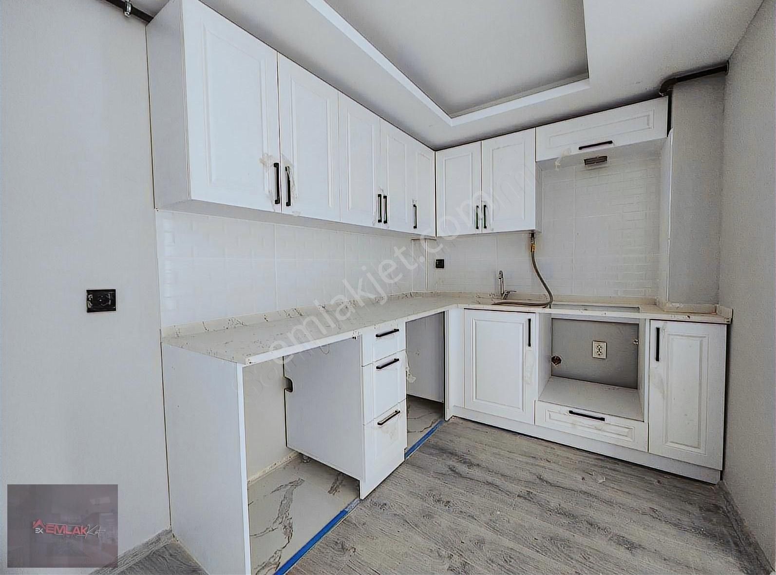 Emlak Kent'ten Sahile 250 Mt Mesafede Satılık 1+1 Daire