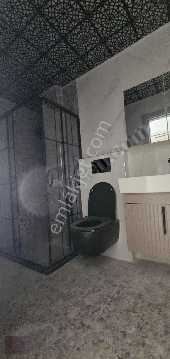 Emlak Kent'ten Merkezi Konumda Özel Yapım 1+1 Satılık Daire