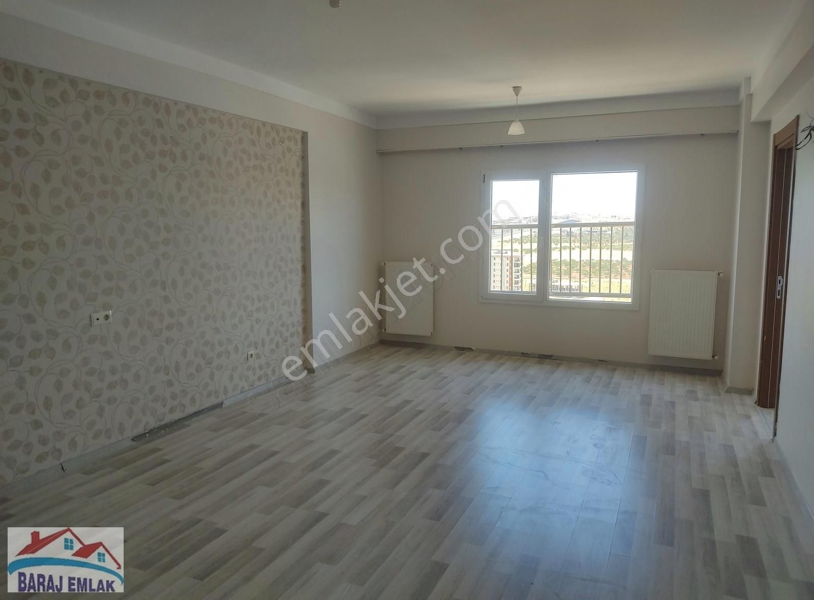 Baraj Emlak 24 Saat Güvenlikli Site İçerisinde Satılık Daire
