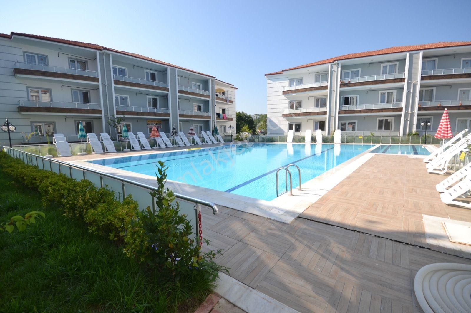 Karasu'da Çift Balkonlu,kiler'li, Güvenlikli,havuzlu Sitede 3+1!