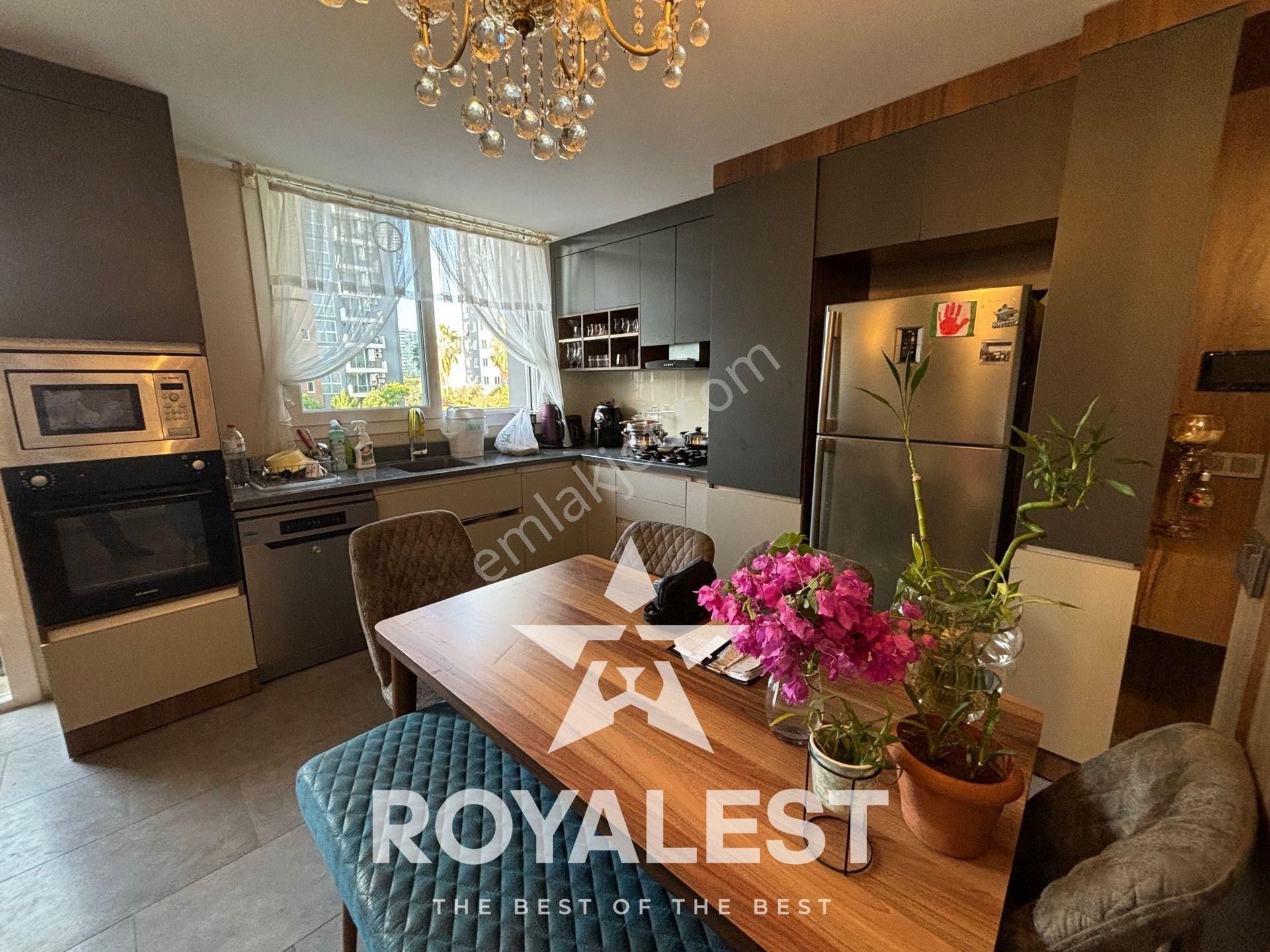 Royalest'ten Şehrin En Gözde Sitesinde İçi Yapılı Daire
