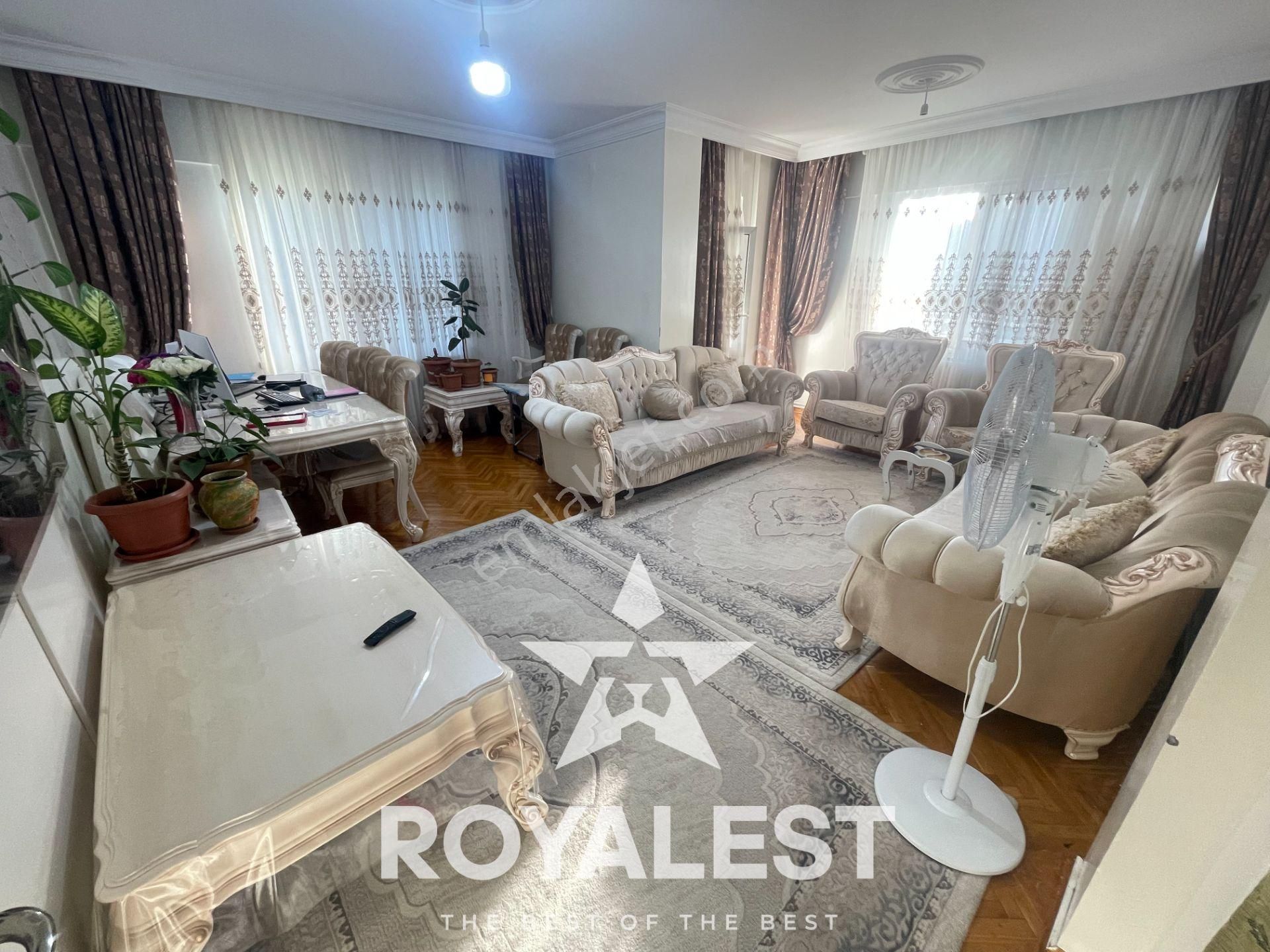 Royalest'ten Tramvaya Yakın Ara Kat Geniş Oturumlu 3+1