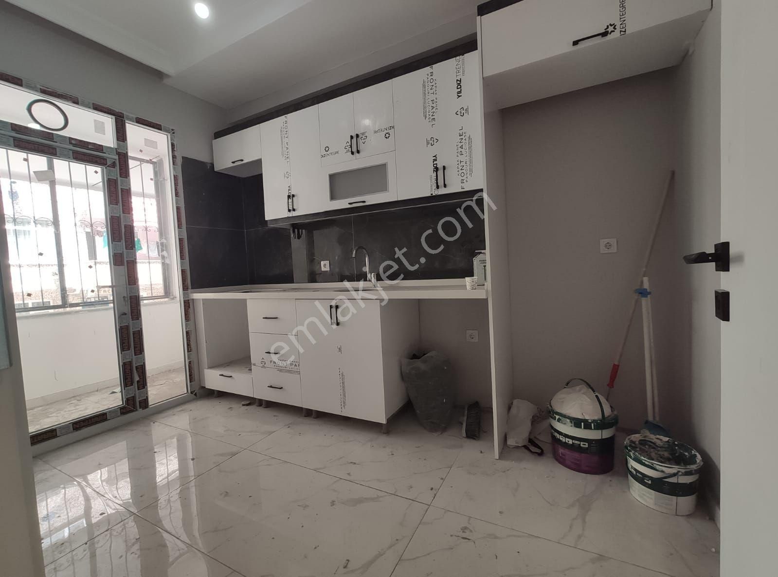 Sefaköy Söğütlüçeşme Mah De Satılık 2+1 Yüksek Giriş Daire