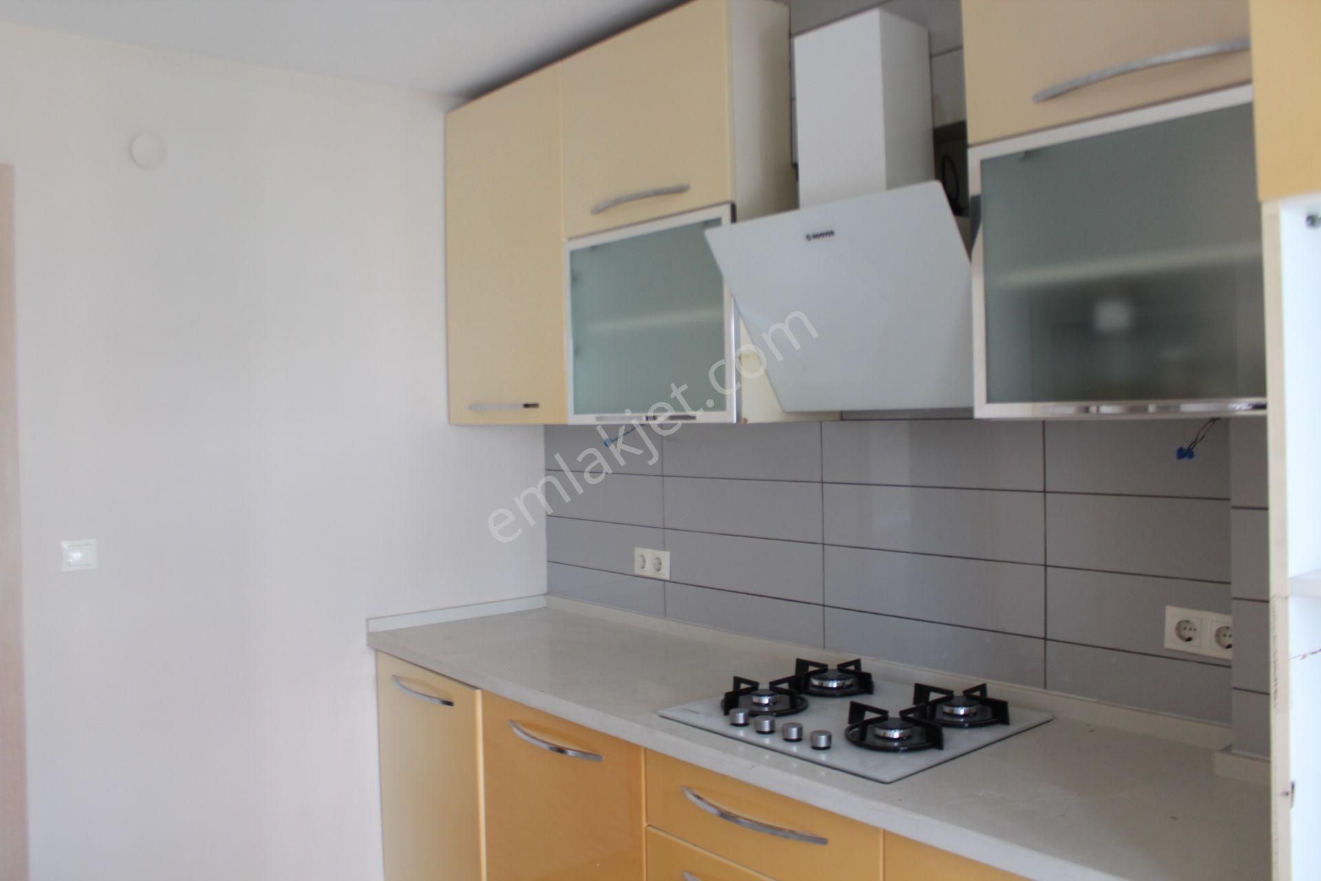 Alsancak Ali Çetinkaya Bulvarı Kiralık Tadilatlı Büyük 4+1 Daire