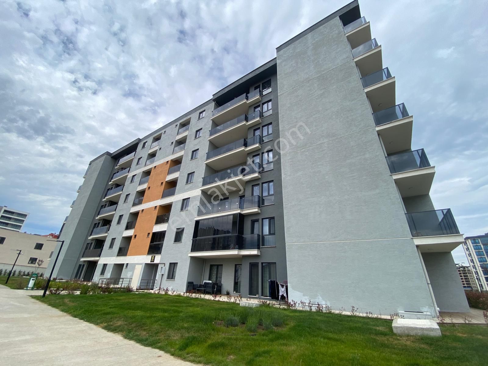 Çanakkale Karacaören'de Havuzlu Site İçi Satılık 3+1 Daire!