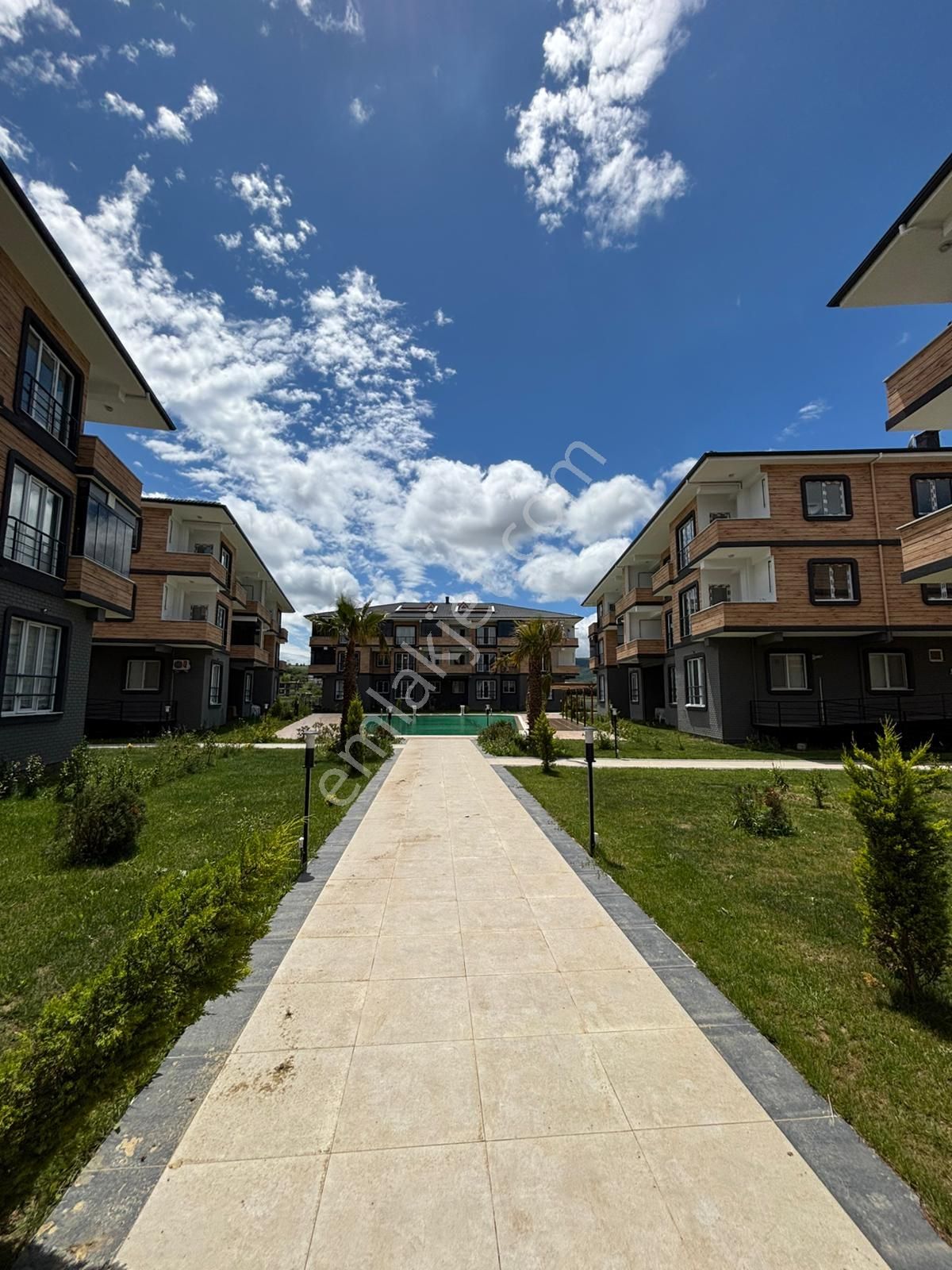 Tekirdağ Kumbağ Da Sıfır Satılık 2+1 Havuzlu Sitede