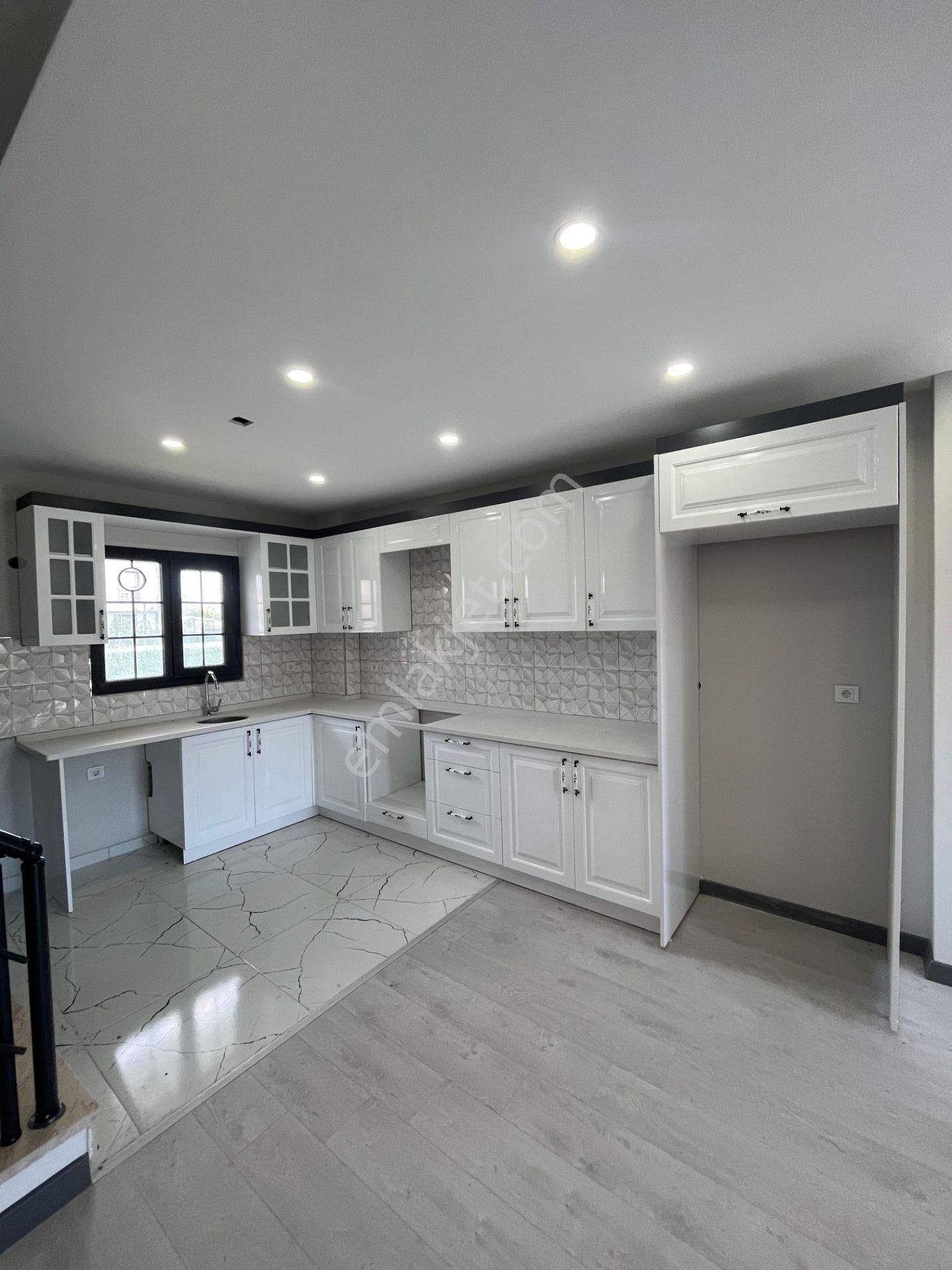 Ata Gayrimenkul'den Her Yere Yakın 4+1 İskanlı Lüks Villa - Görsel 10