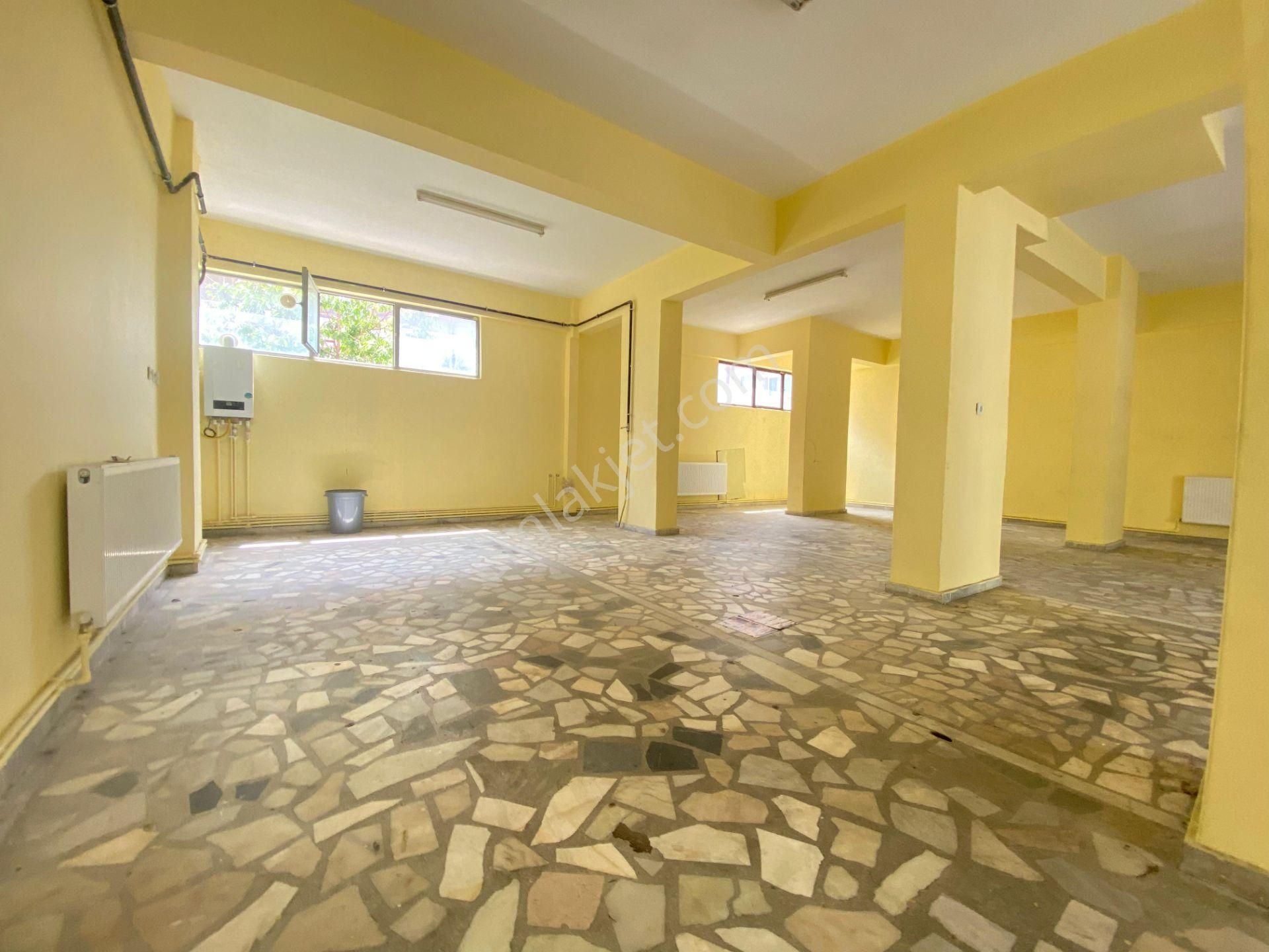 Kartal Cumhuriyet Mah'de Net 100m2 Kiralık Dükkan Depo