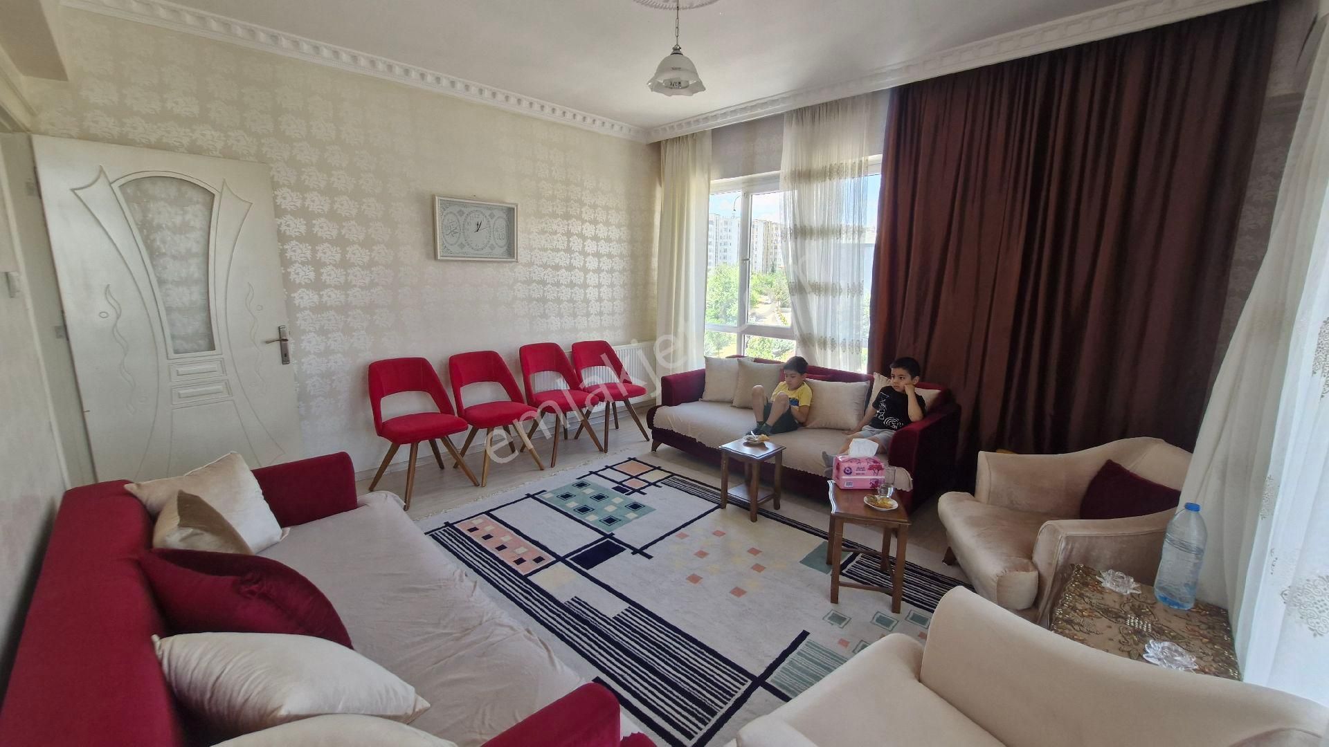 Güneykent Tem Market Üstünde Site İçerisinde 3+1 Satılık Daire