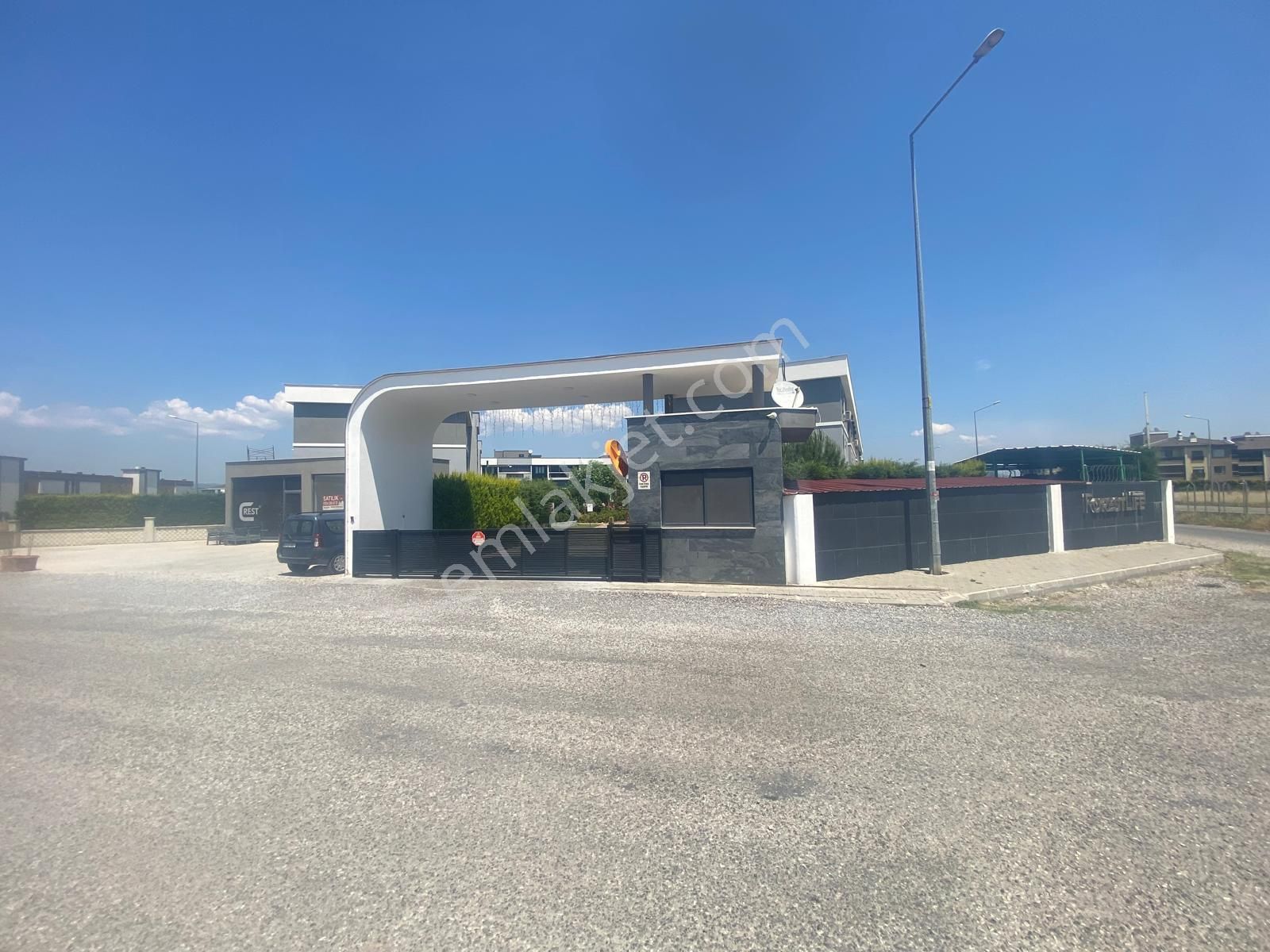 Manisa Muradiye Villalar Bölgesinde Havuzlu 2+1 Kiralık Daire
