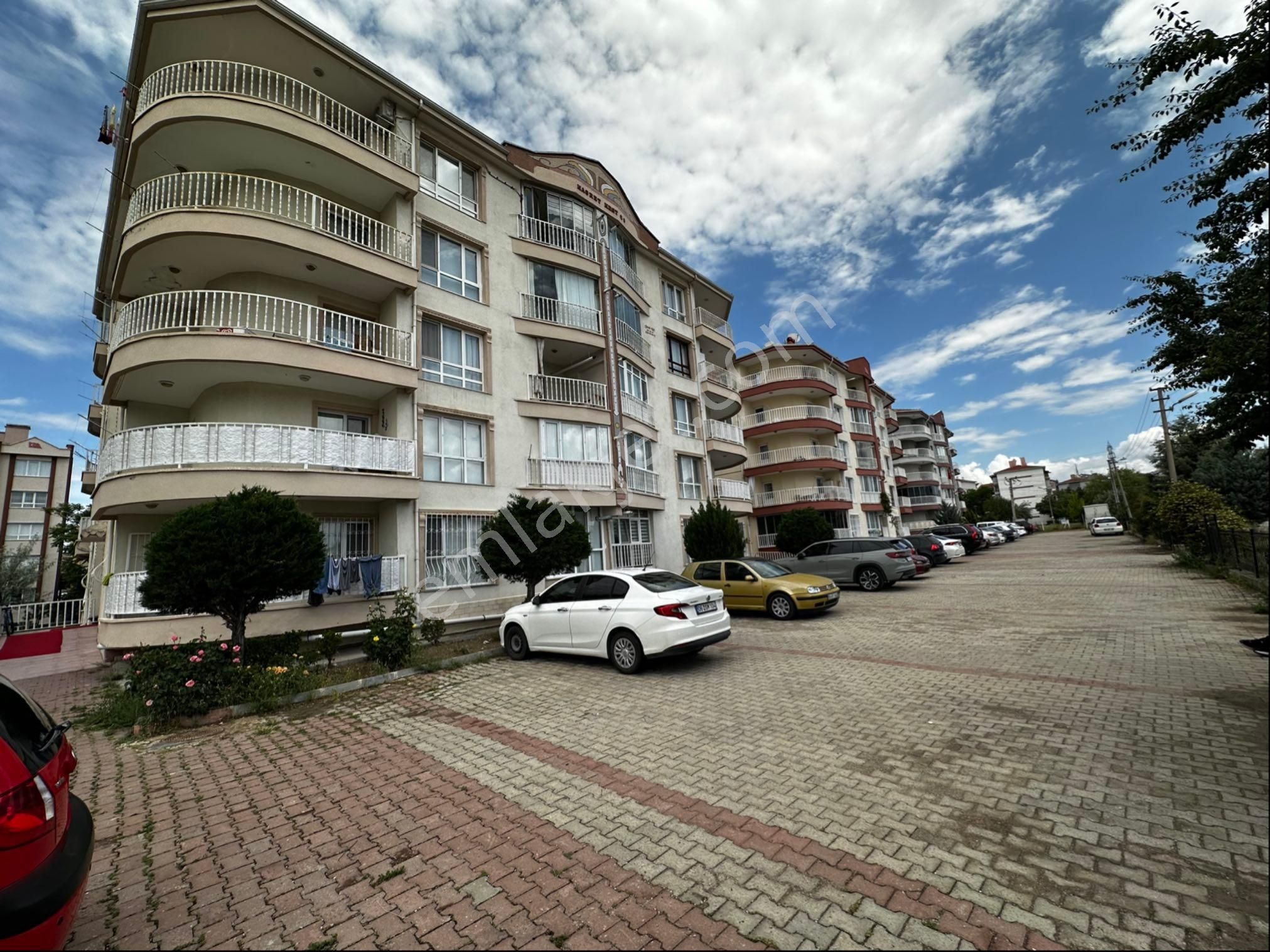 A L C Den Site İçi Arakat Asansörlü Metro Yakın3+1 Satılık Daire