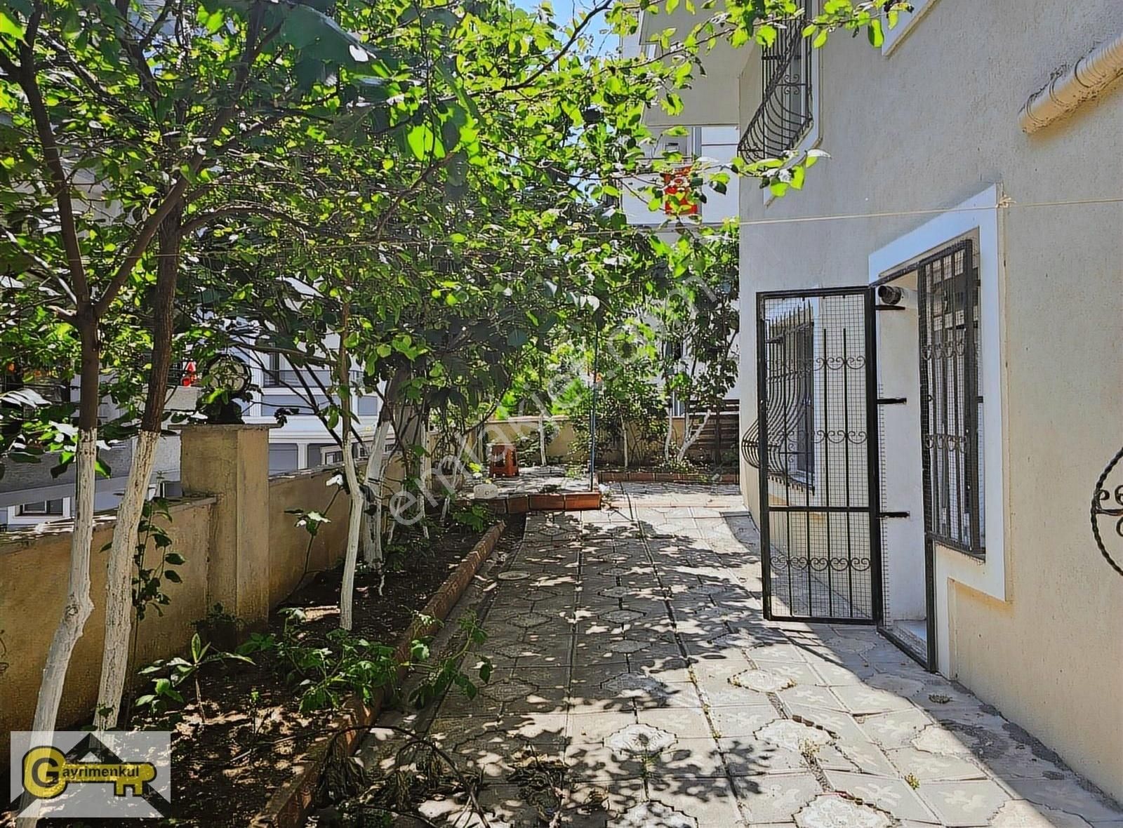 Beylikdüzü Yakupluda Kısa Katlı Yeni Binada Bahçe Katı 1+1
