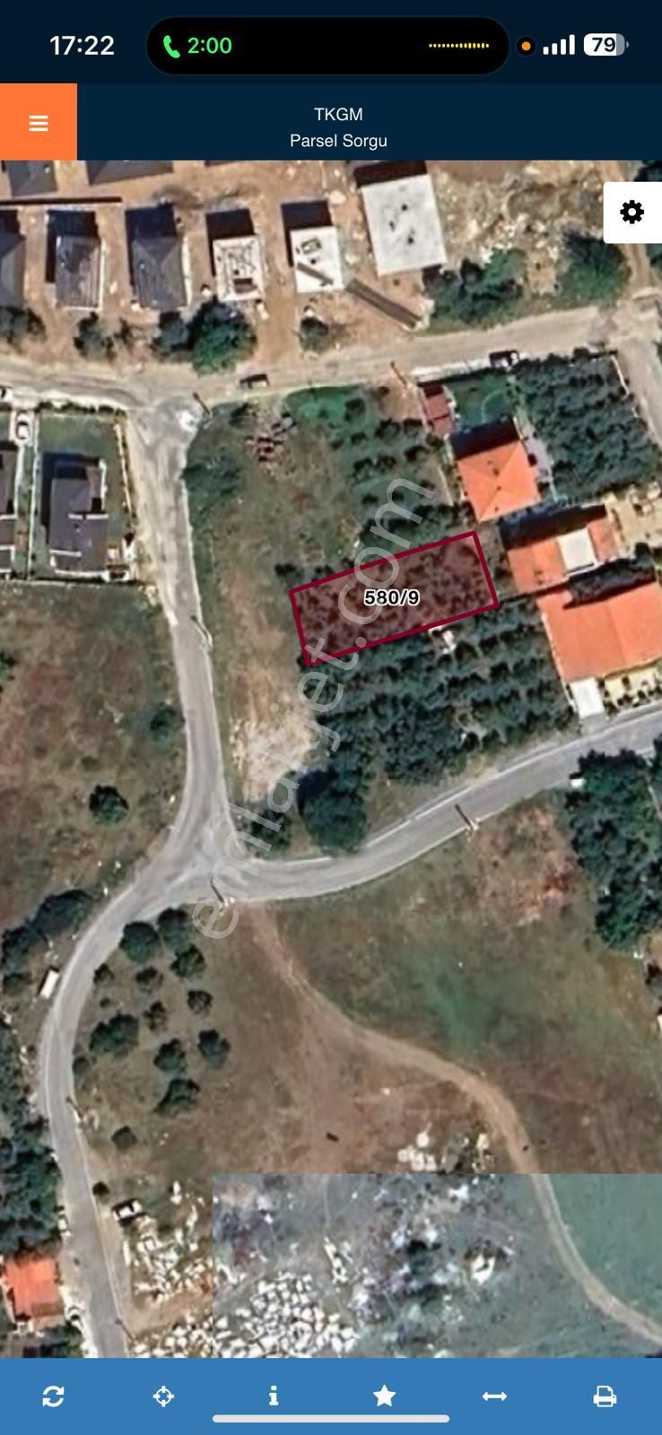Kuşadası Güzelçamlı Mahallesinde Yol Üstünde Satılık Müstakil Villalık Arsa