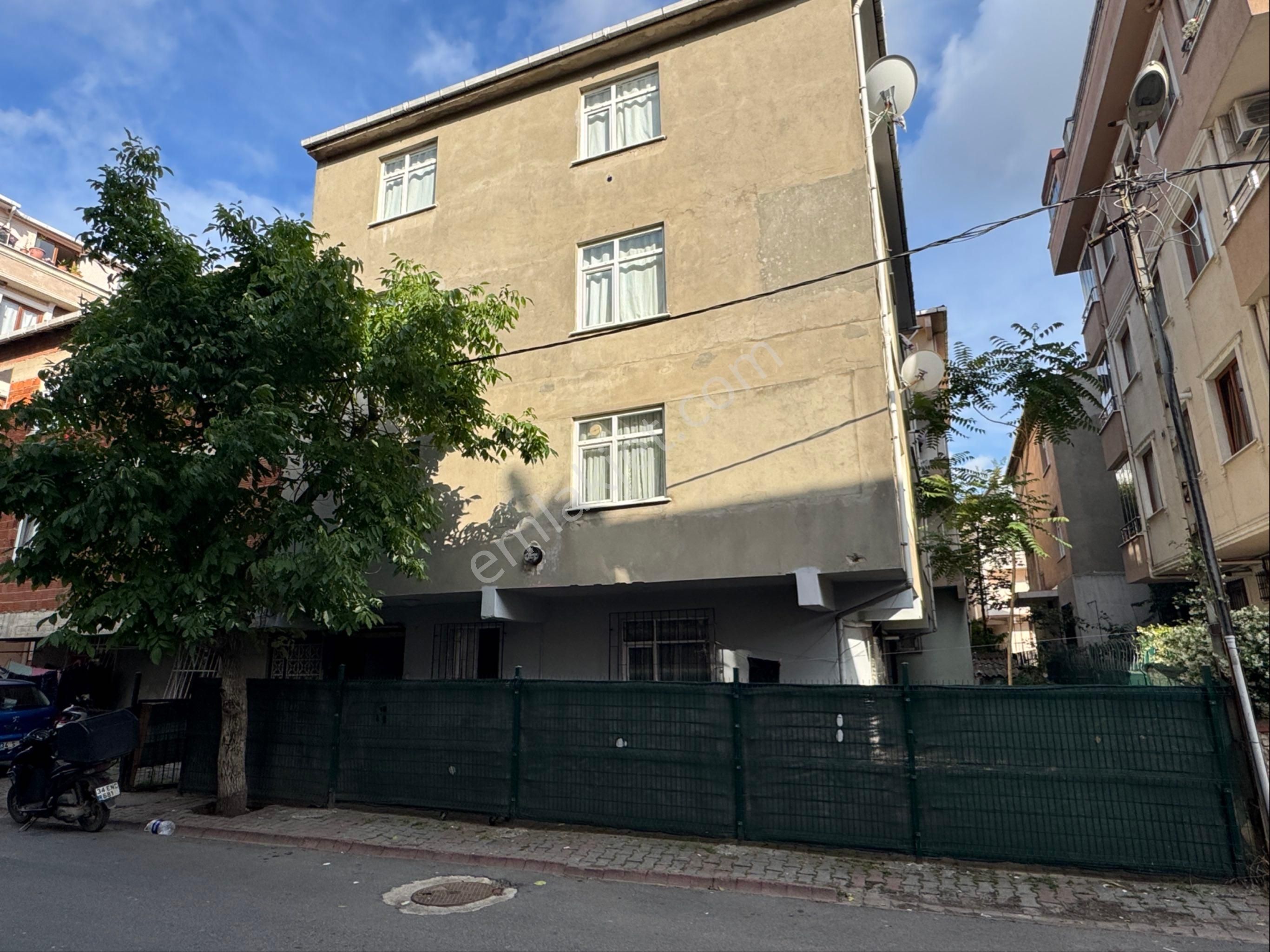 Sancaktepe Sarıgazi Mah Satılık 214m2 Arsa İçinde 4katlı Bina