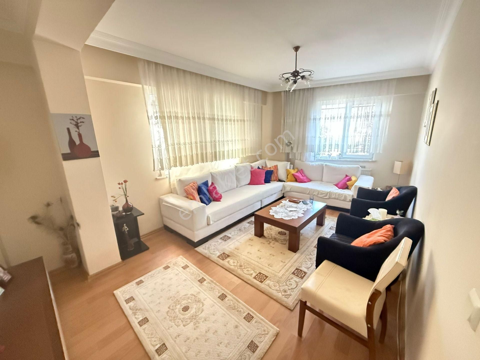Barış'tan Tepeüstü Yıldız Caddesinde Kapalı Otoparklı 2+1 Daire