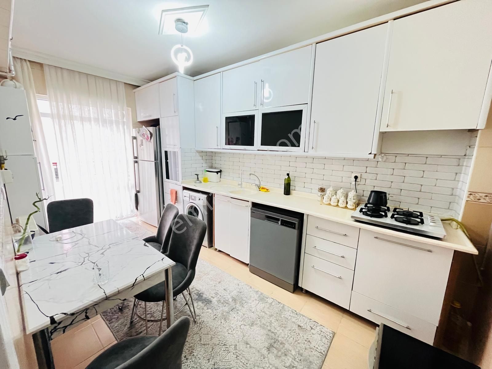Pınarbaşın'da 3+1 Ara Katta Asansörlü D.projeli Yapılı Daire