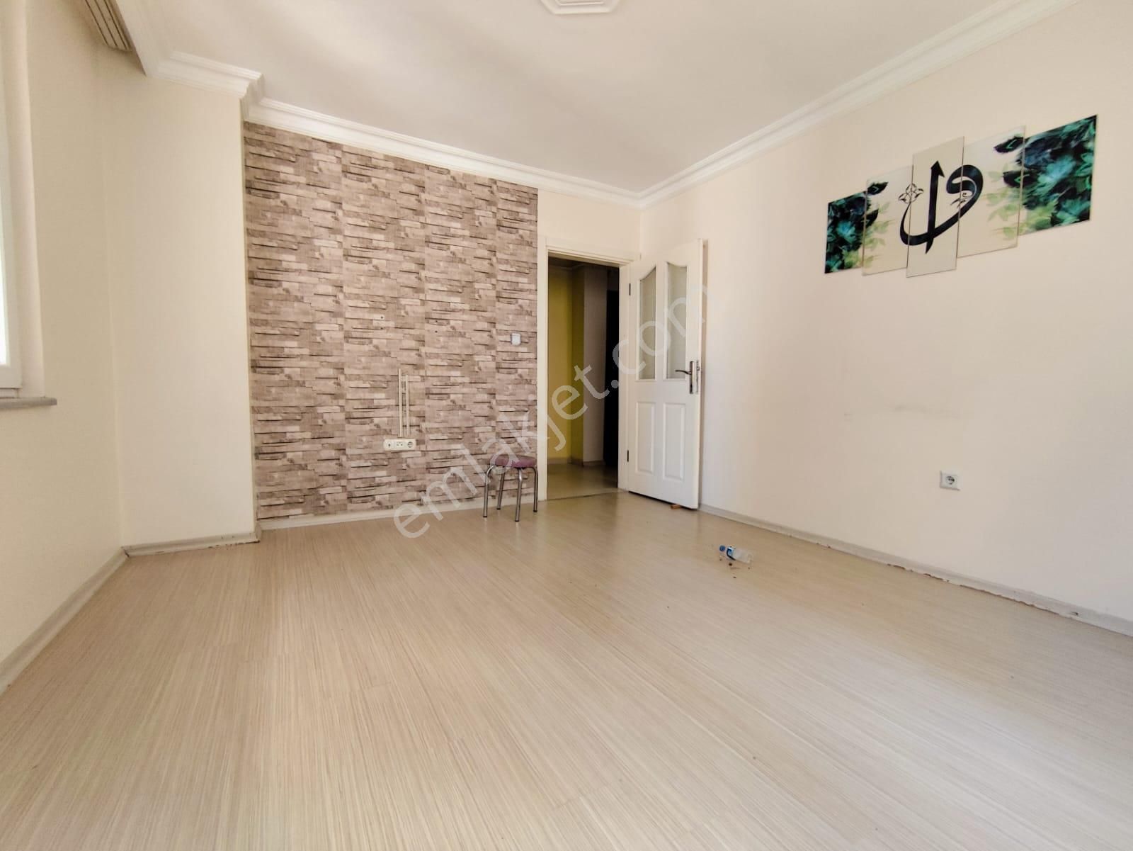 Yayalar Metro Durağına Yürüme Arakat 2+1 85m2 Fırsat Kiralık
