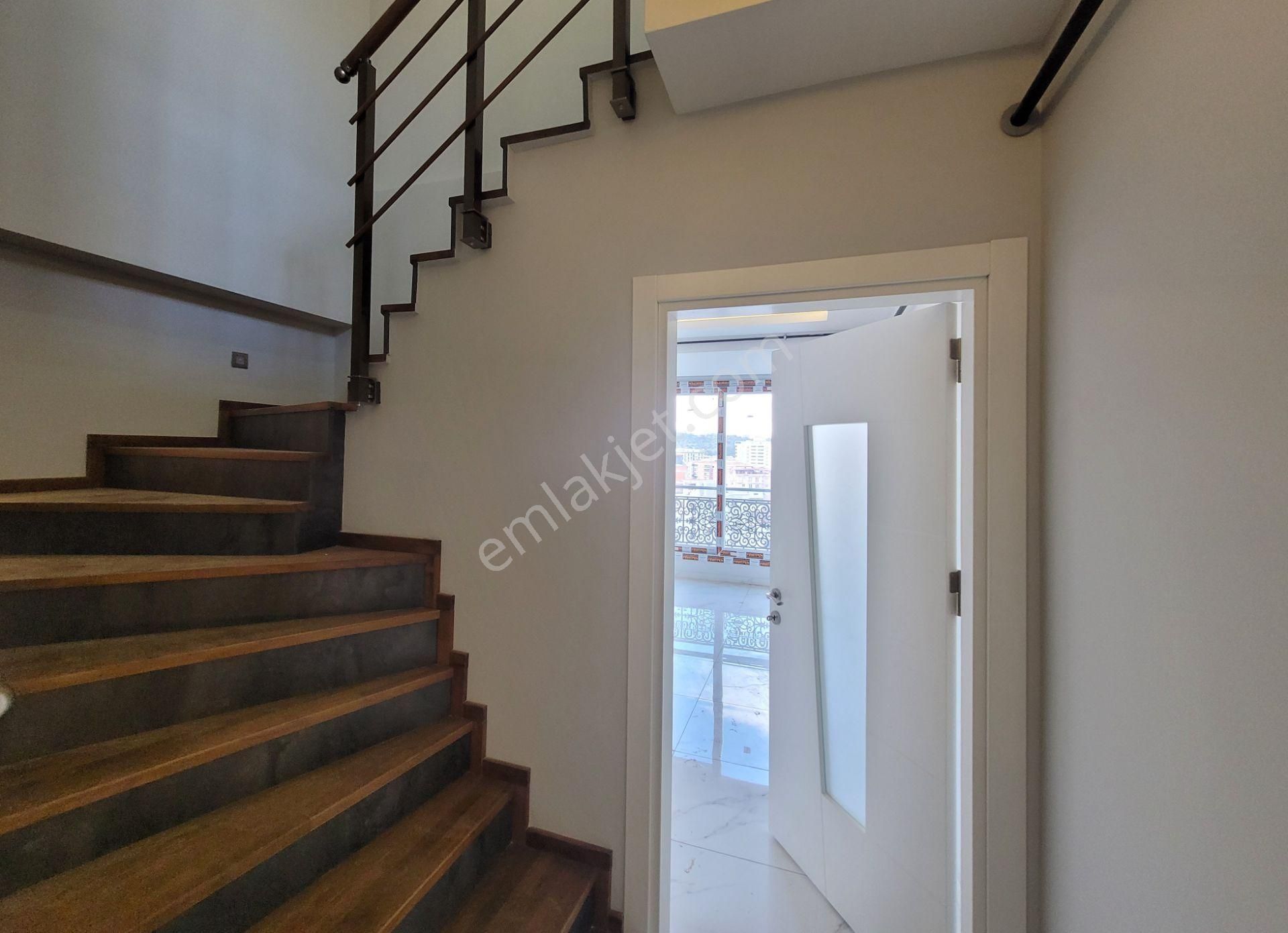 Menemen Uğur Mumcu Mahallesinde Satılık Dubleks Daire