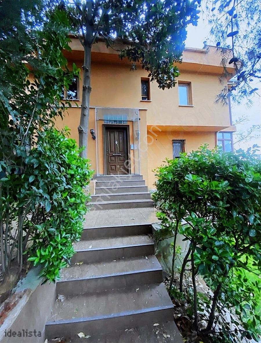 Göksu Evlerinde Büyük Bahçeli, Bakımlı Villa