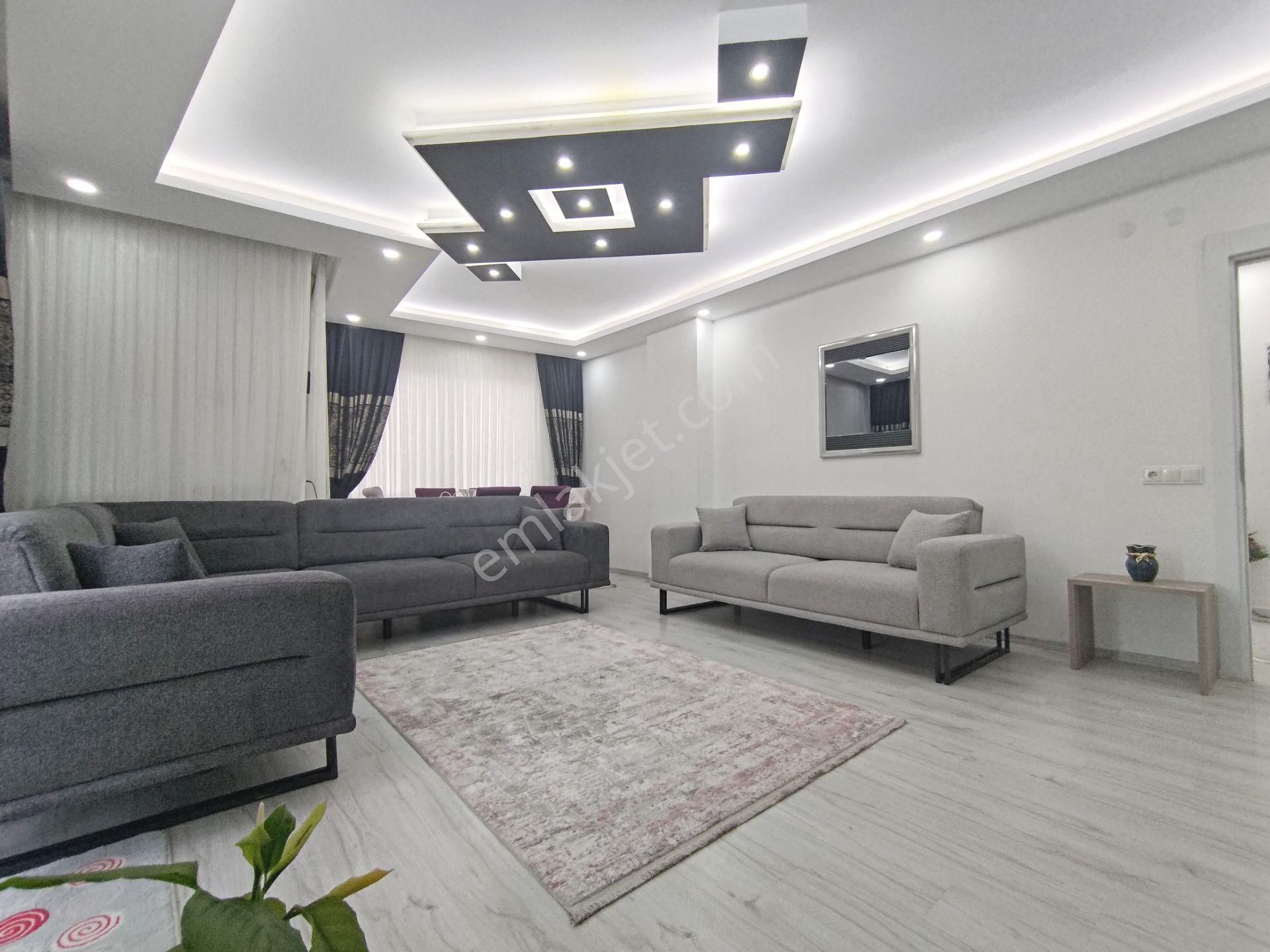 Meydan Kavşağında Kızıltoprak Mahallesinde Satılık Daire! 150 M2