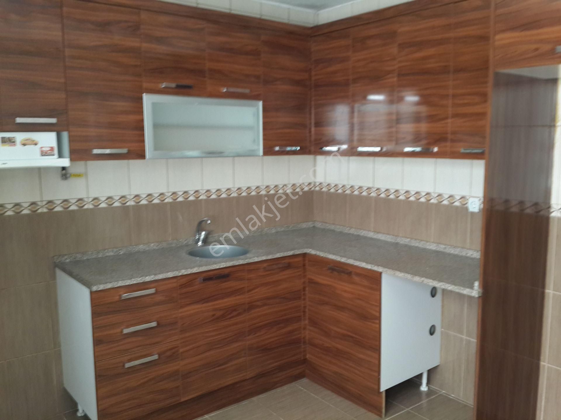 Gazi Mahallesi Belediye Yakını Kombili Zemin Kat Kiralık 3+1 Daire