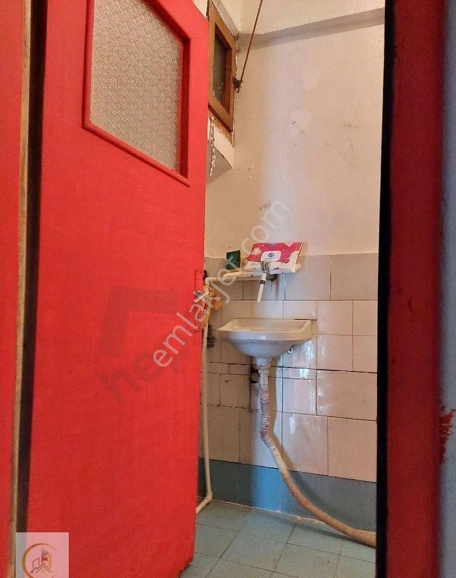 Ertürk Emlaktan Demetgül Mah. 412/1.sok.(e.8.sok.) Kiralık Dükkan