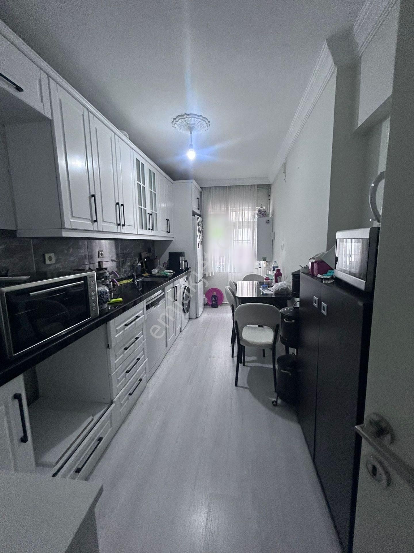 P.sefa'da Ana Cadde Üzeri Arakat 3+1 110 M2 Masrafsız Daire.!!