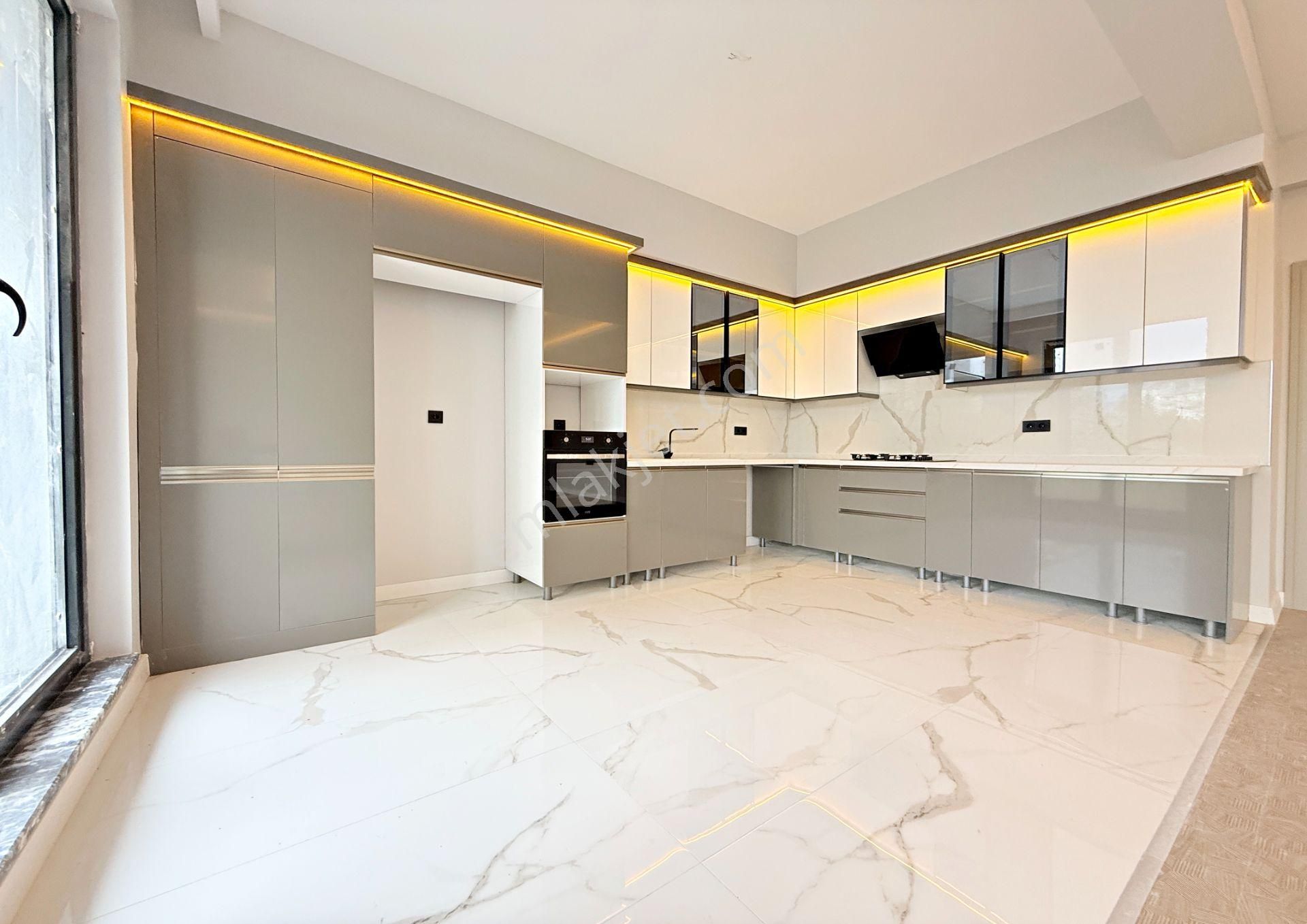 Adliye Yakını Merkezi Konumda_oturuma Hazır_ultra Lüx 4+1 Villa
