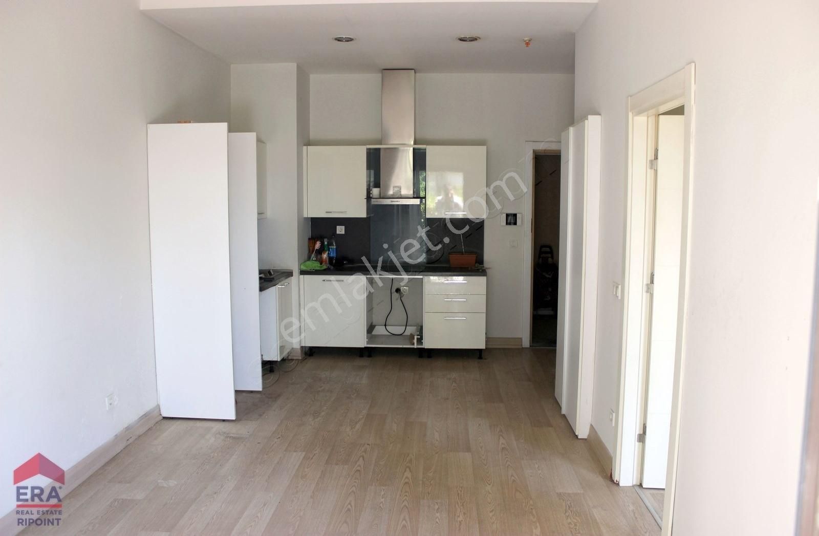 Terrace Mix Havuzlu Güvenlikli Metrobüse Yakın Bahçe Kat 1+1