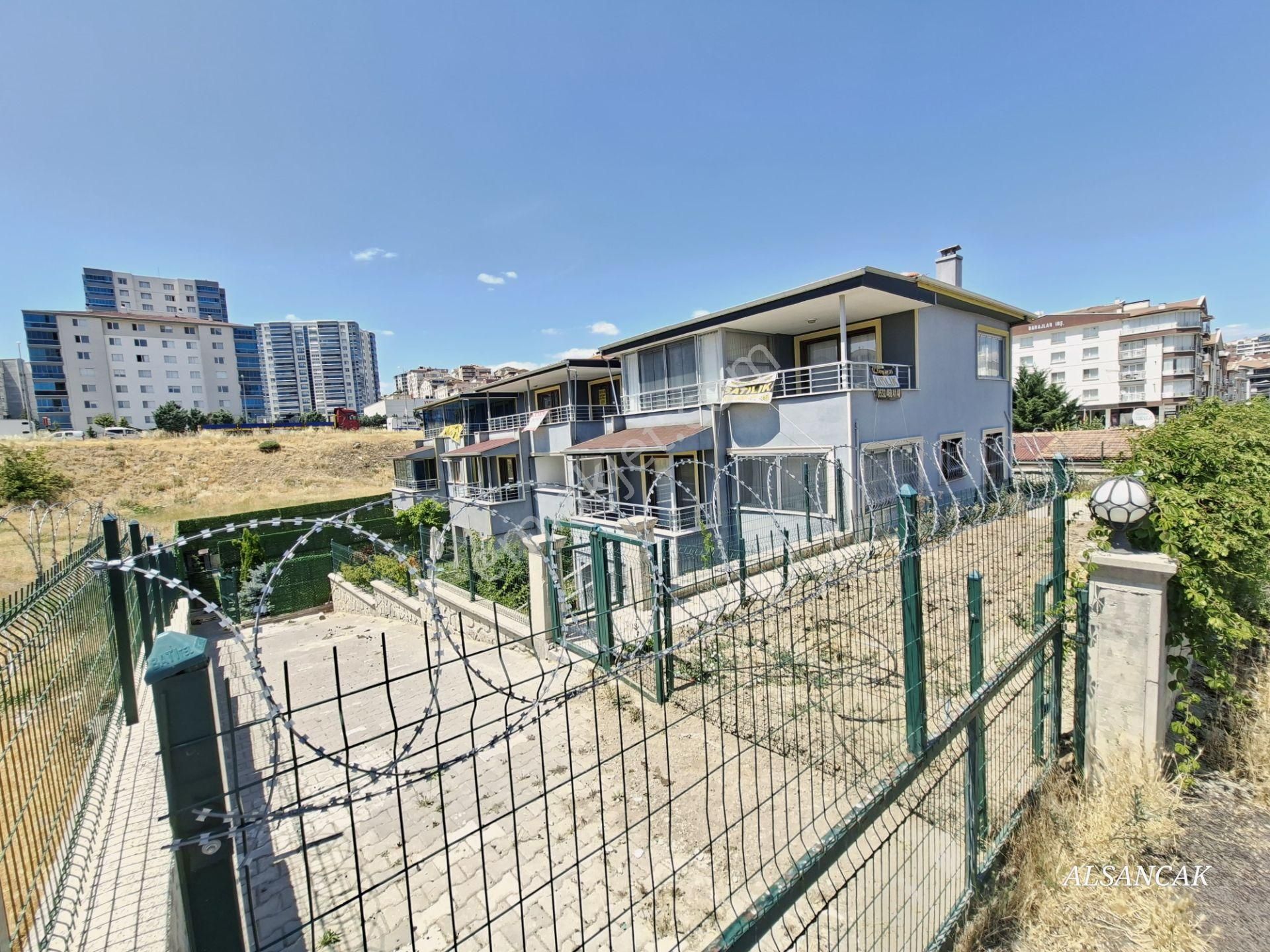 Alsancak Mahallesinde 4+1 Bağımsız Geniş Bahçeli Satılık Villa