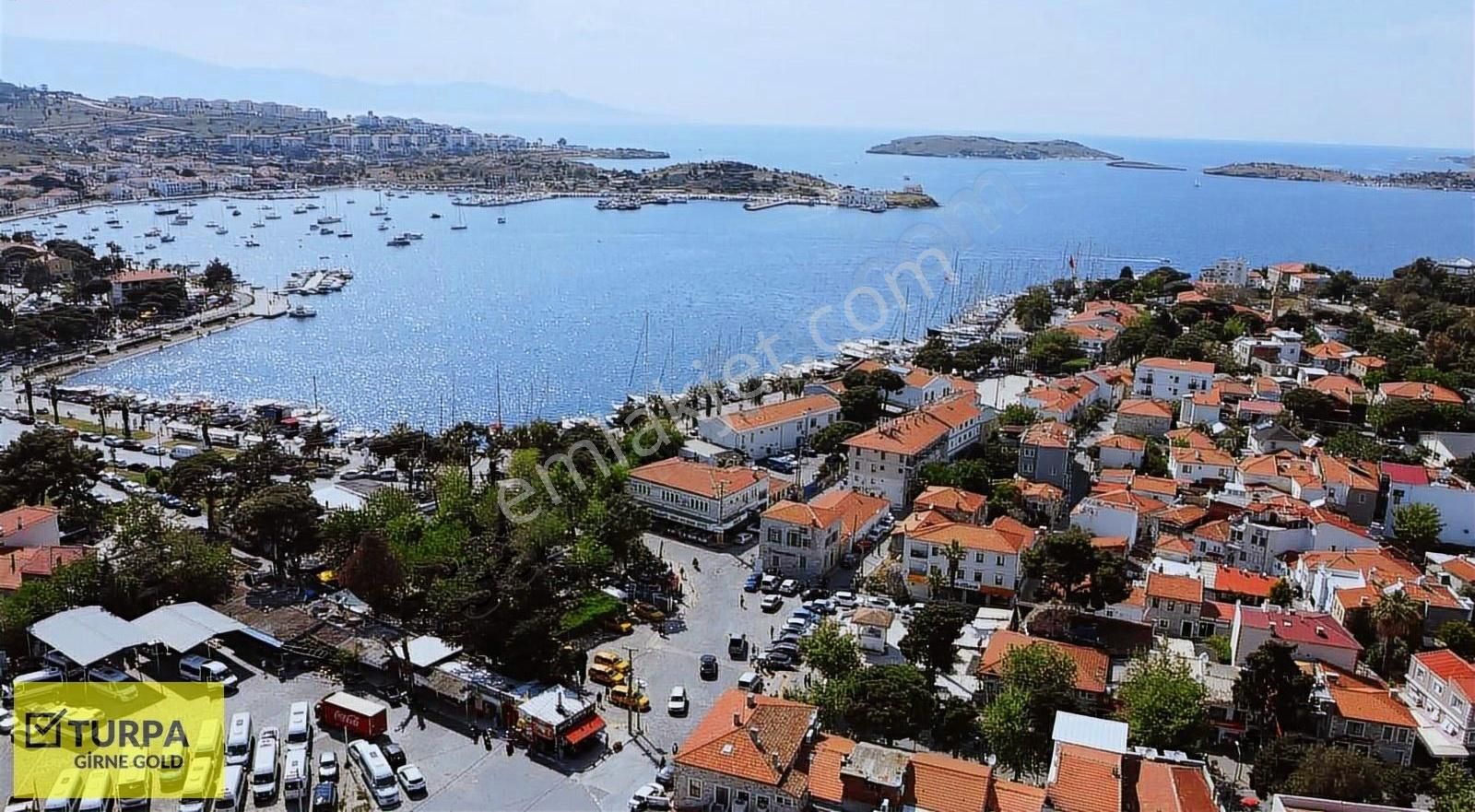 Foça Çarşıda Satılık Bahçe Katı