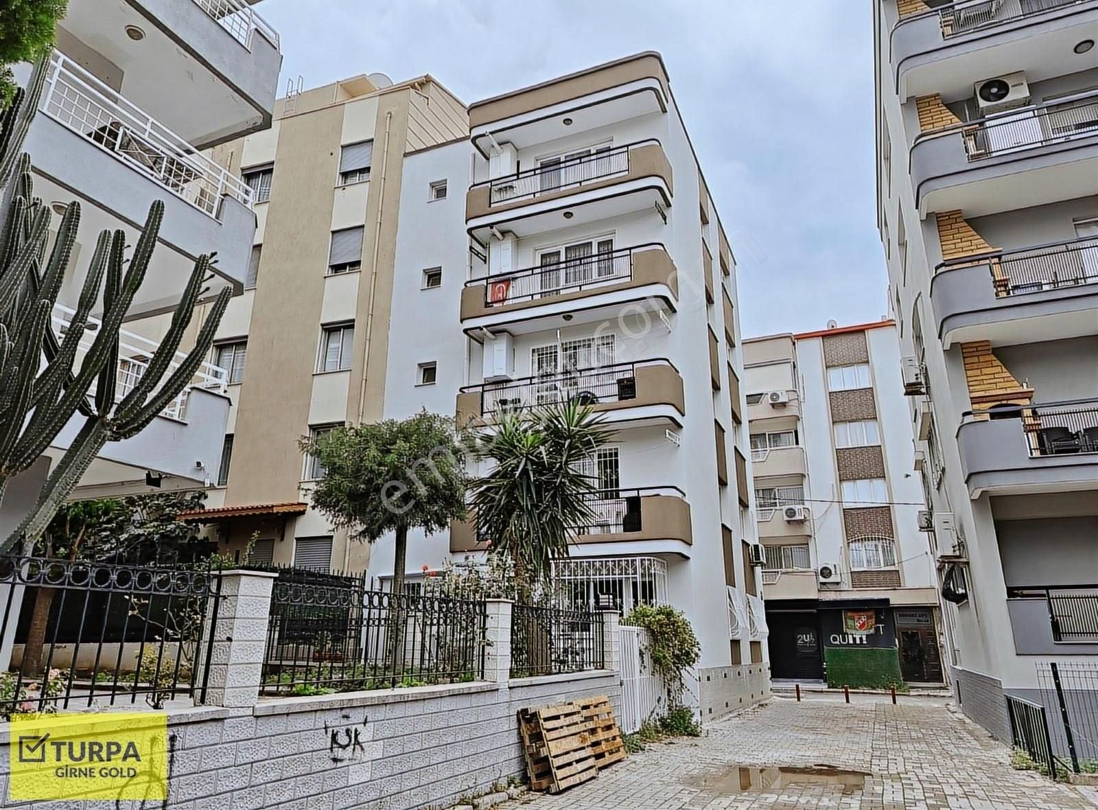 Yalı Mahallesi'nde Demirköprü İzban Karşısında Satılık 2+1 Daire