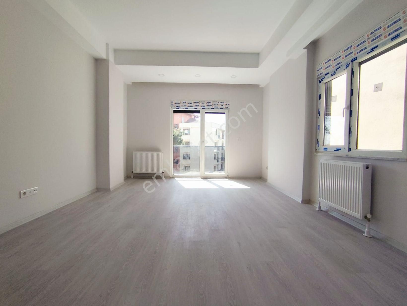 Mertcan Dan Yakacık Meydana Yürüme Panjurlu 3+1 Ankastreli Lüks Daire