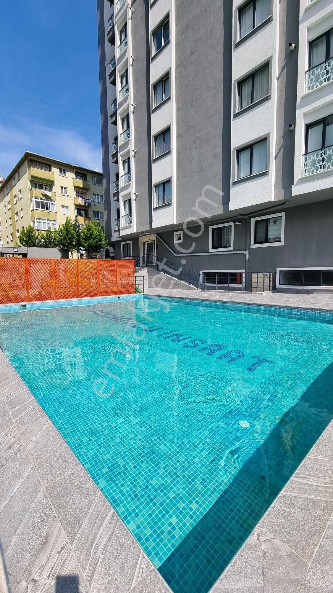 Ümraniye Armağanevler’de Sitede 1+1 Kiralık Daire