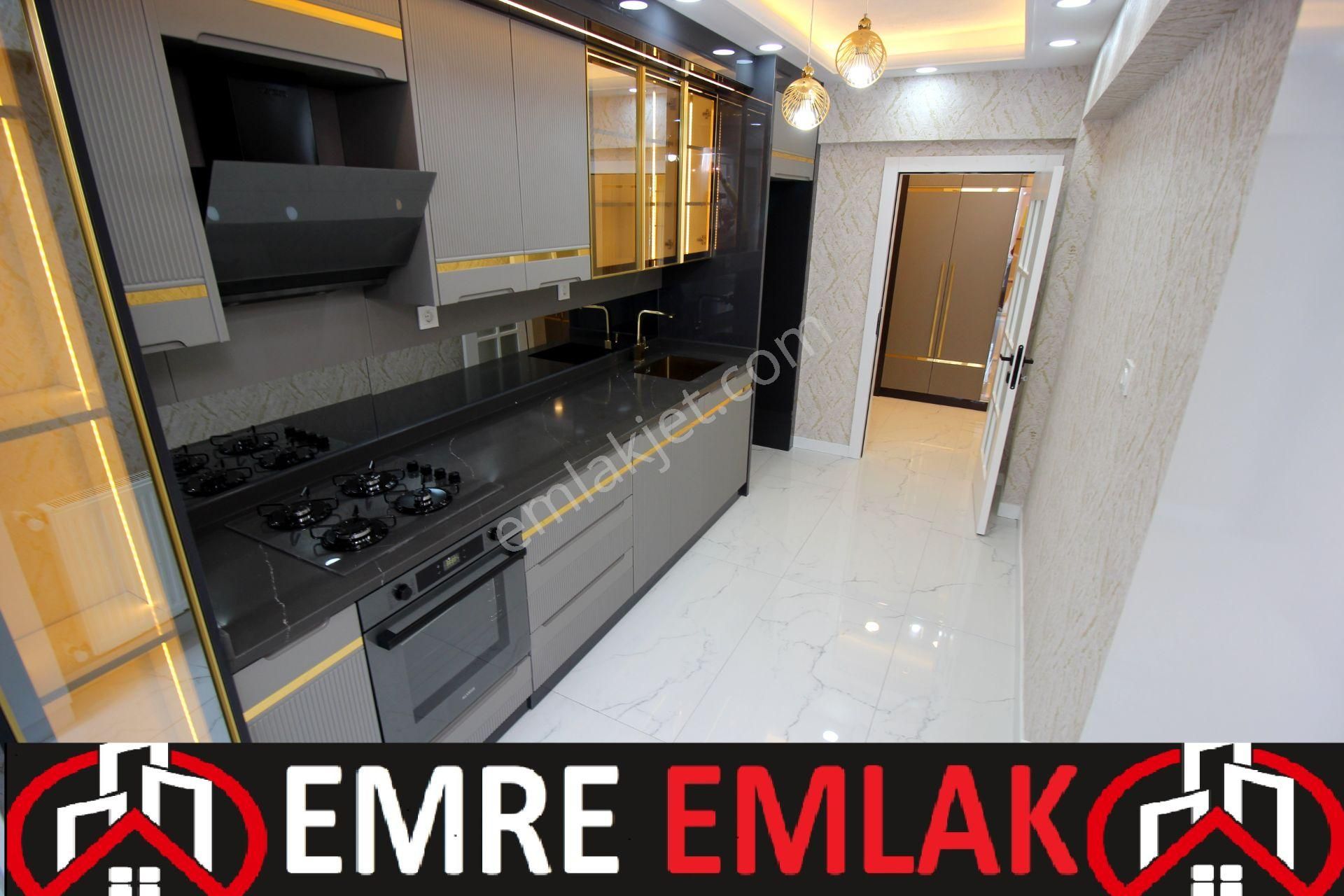 Emre Emlak'tan Ertuğrul Gazi Site İçi Muhteşem Lokasyonda 3+1 Satılık Daire