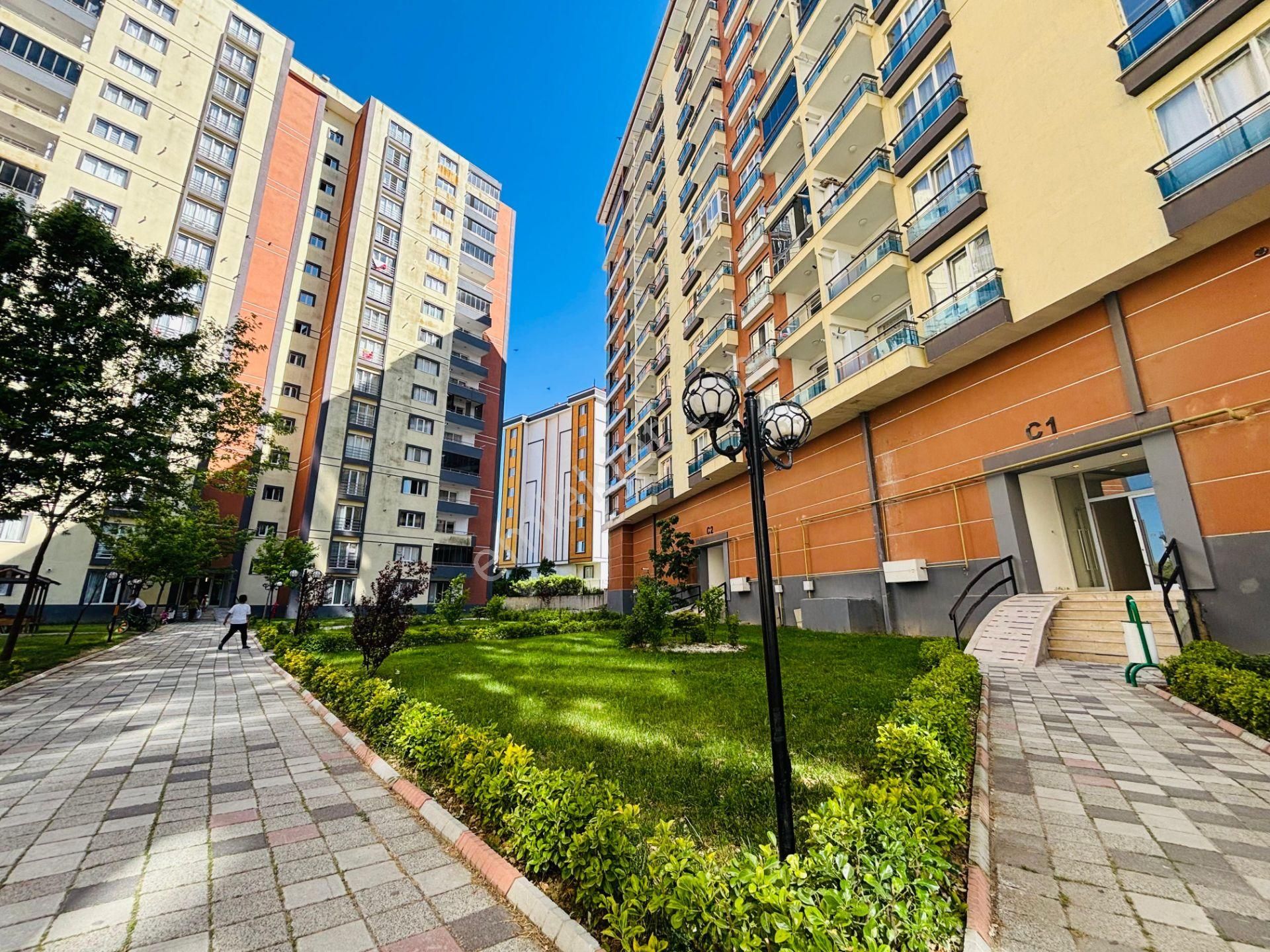 Güven'den Tepede 7/24 Güvenlikli Sitede Kombili Ara Kat 3+1daire