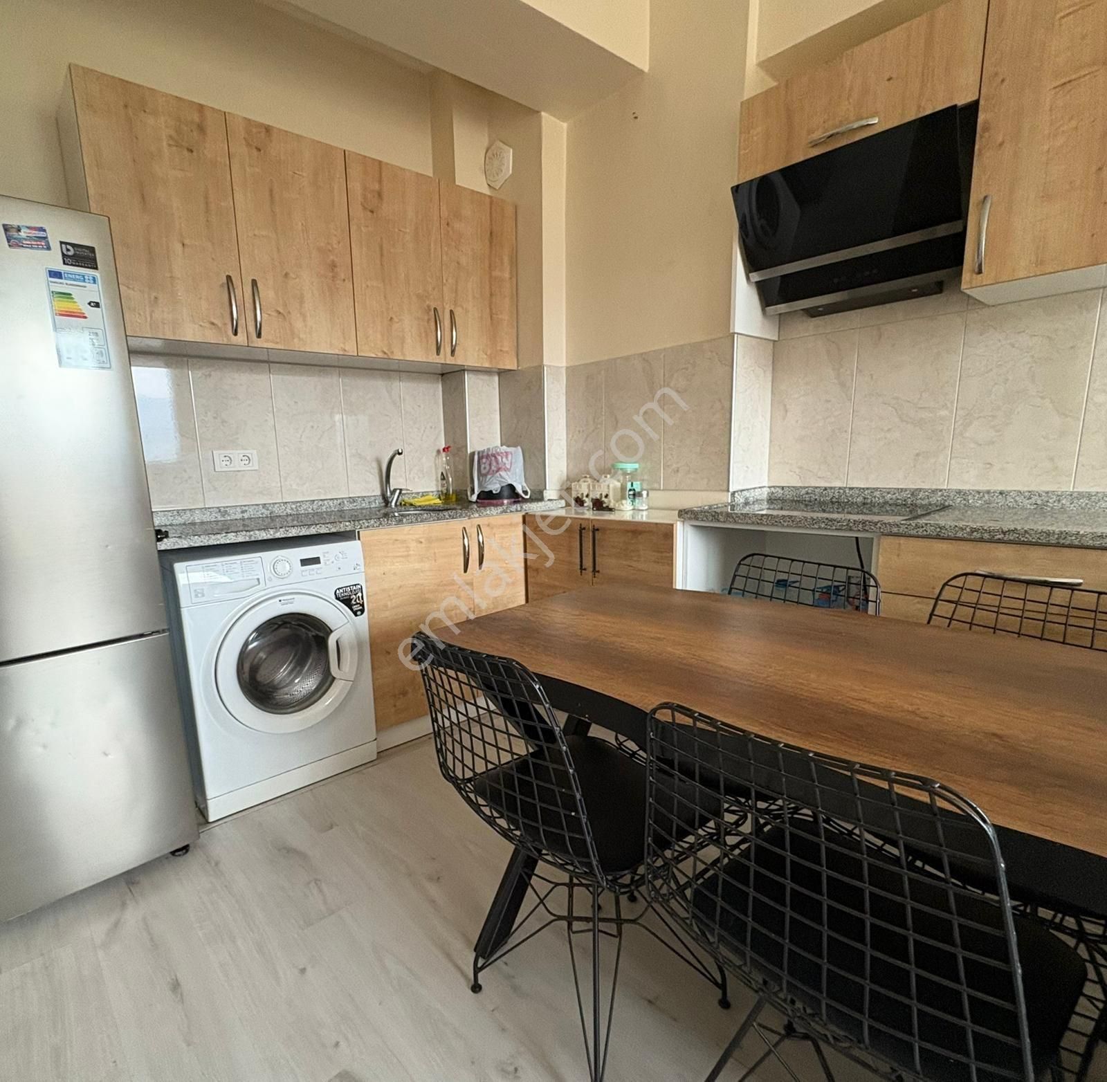 Çanakkale/merkez - Site İçerisinde-kapalı Otoparklı - 1+1 Eşyalı
