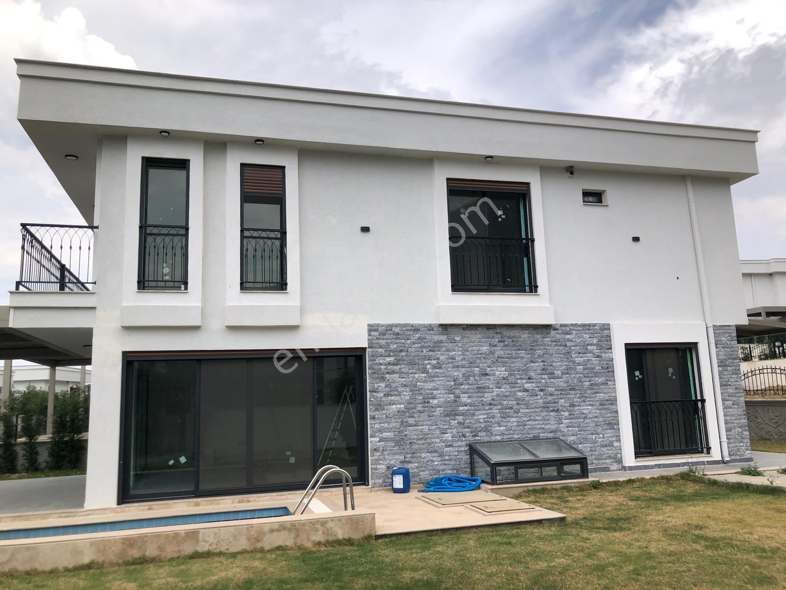 Kuşadası Güzelçamlı Mahallesi Karadere Caddesinde Satılık Sıfır Müstakil Ve Bitişik Nizam Villalar - Görsel 23