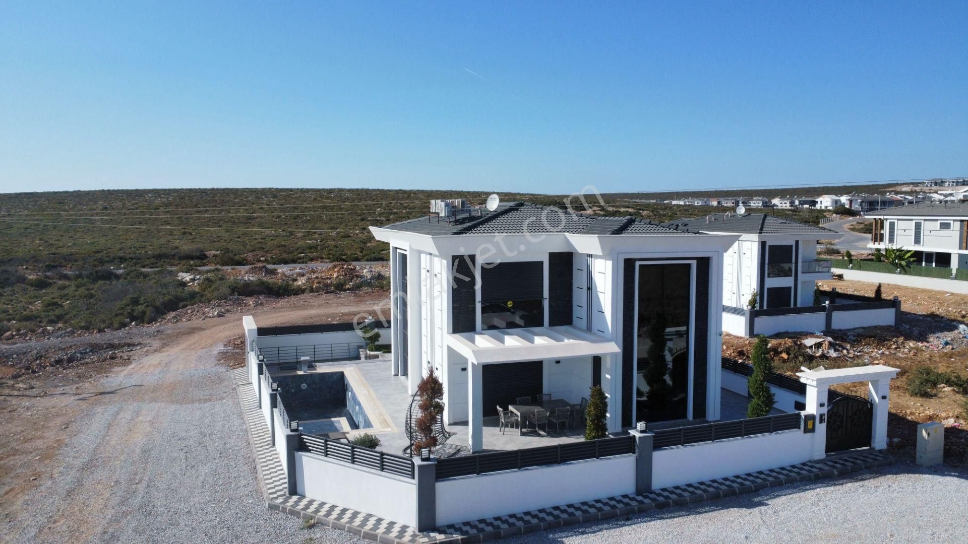 Villacı Onur'dan Didim Satılık Efelerde Villalar Bölgesinde 4+1 Tam Müstakil Lüx Villa