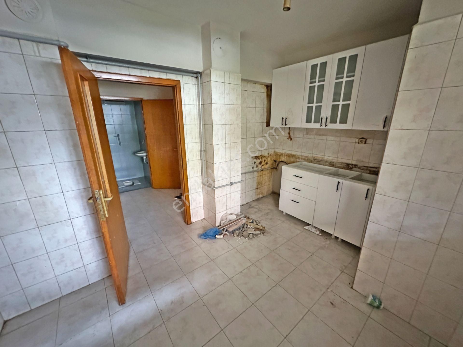 Mehtap Mahallesinde Ön Cephede Çift Balkonlu 2+1 Kiralık Daire