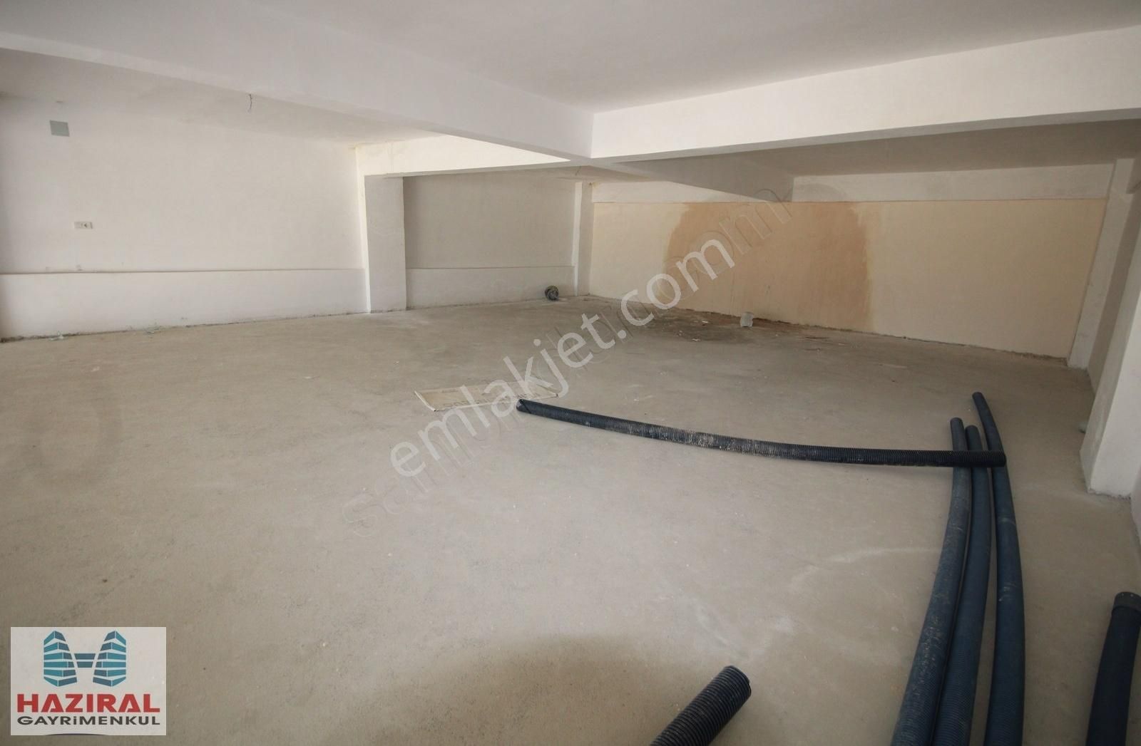 Hazıral'dan Beylerbeyinde Kiralık 750 M2 Dükkan