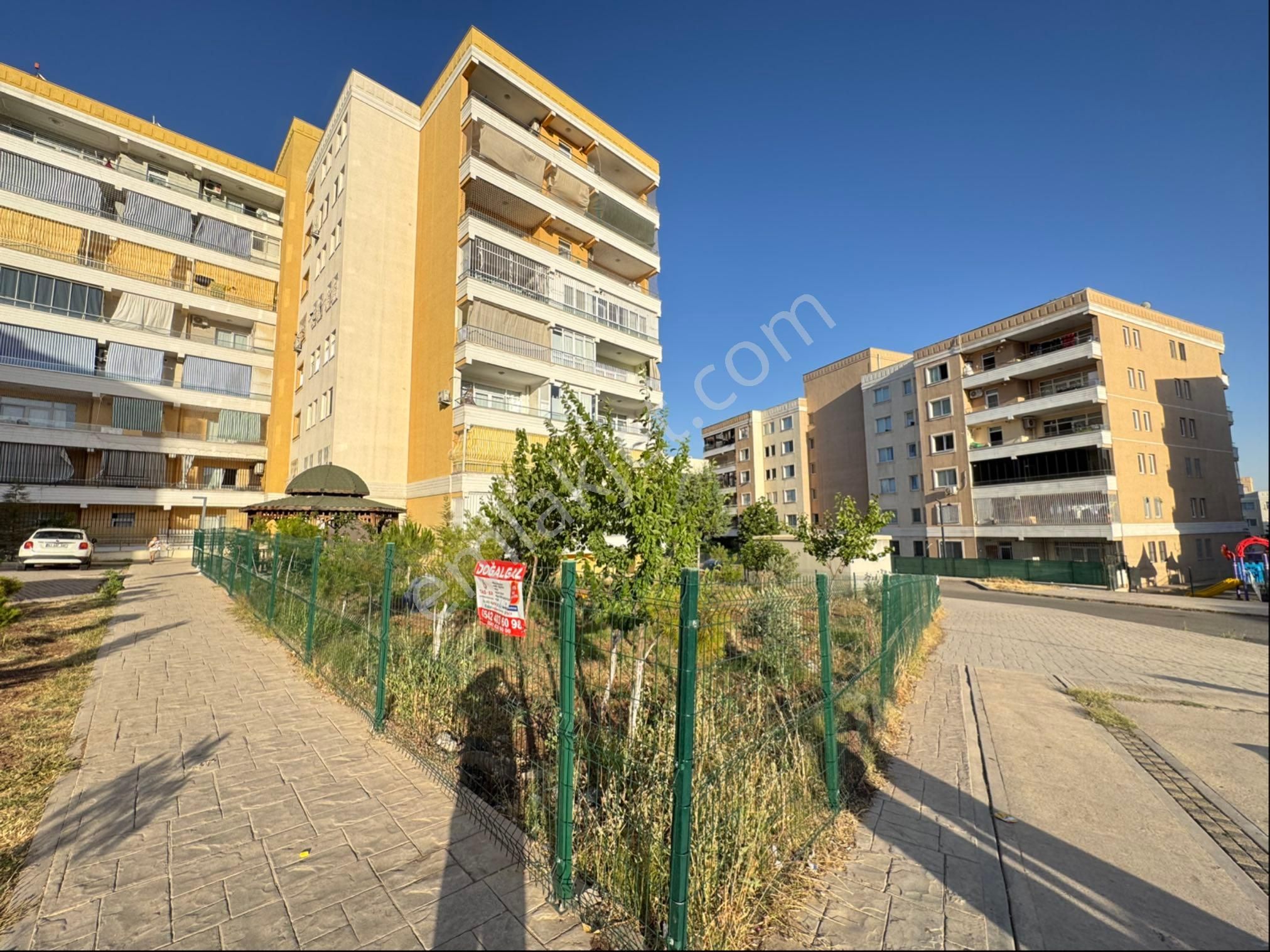 Cadde Seyrandan Satlık 3+1 Ara Kat