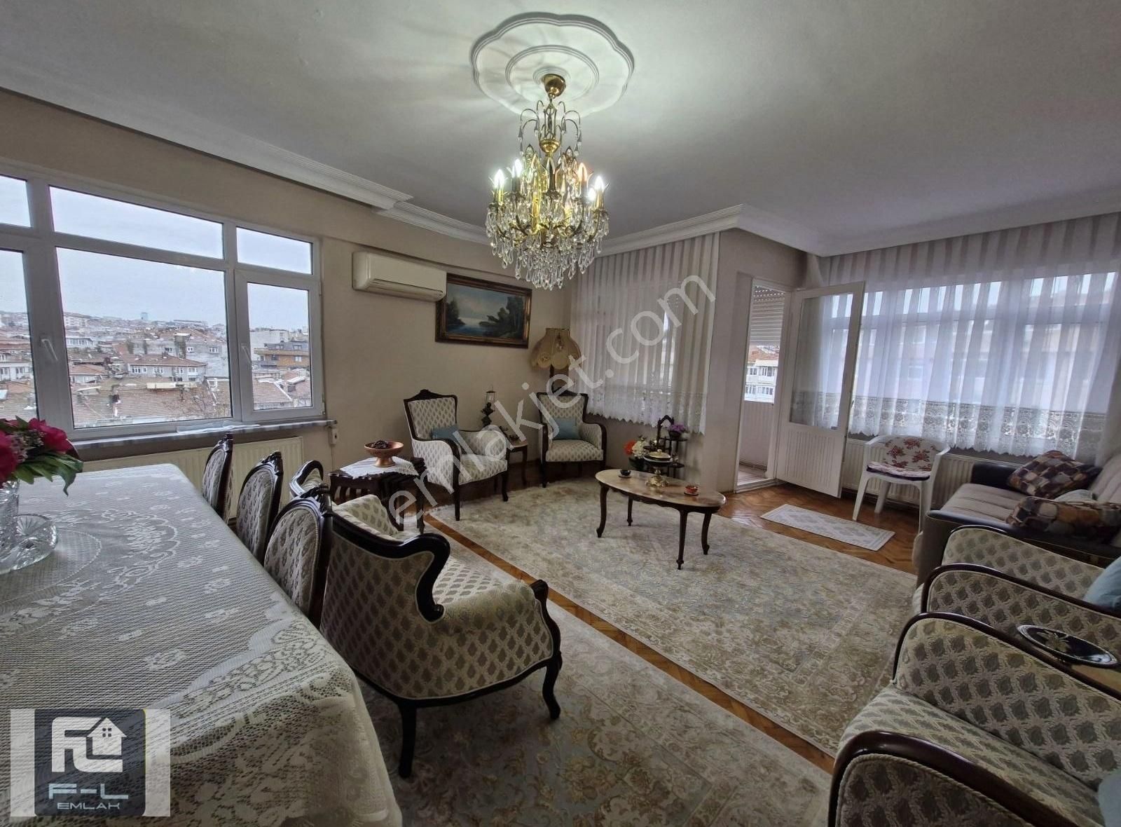 F-l Emlakta Üsküdar Merkezde Eşyalı 2+1