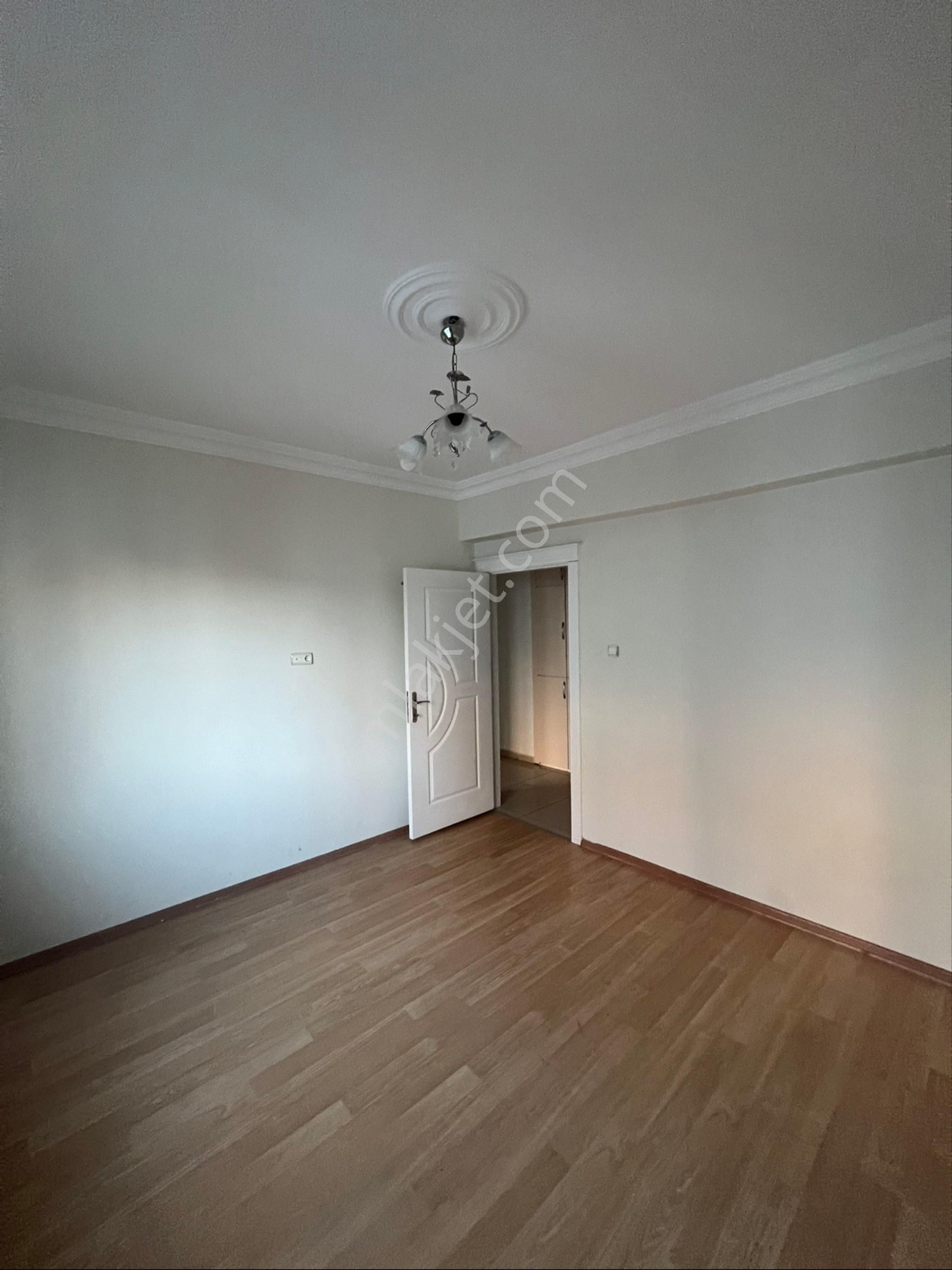 Fıstıklık Merkezi Konumda Kiralık 3+1 Daire